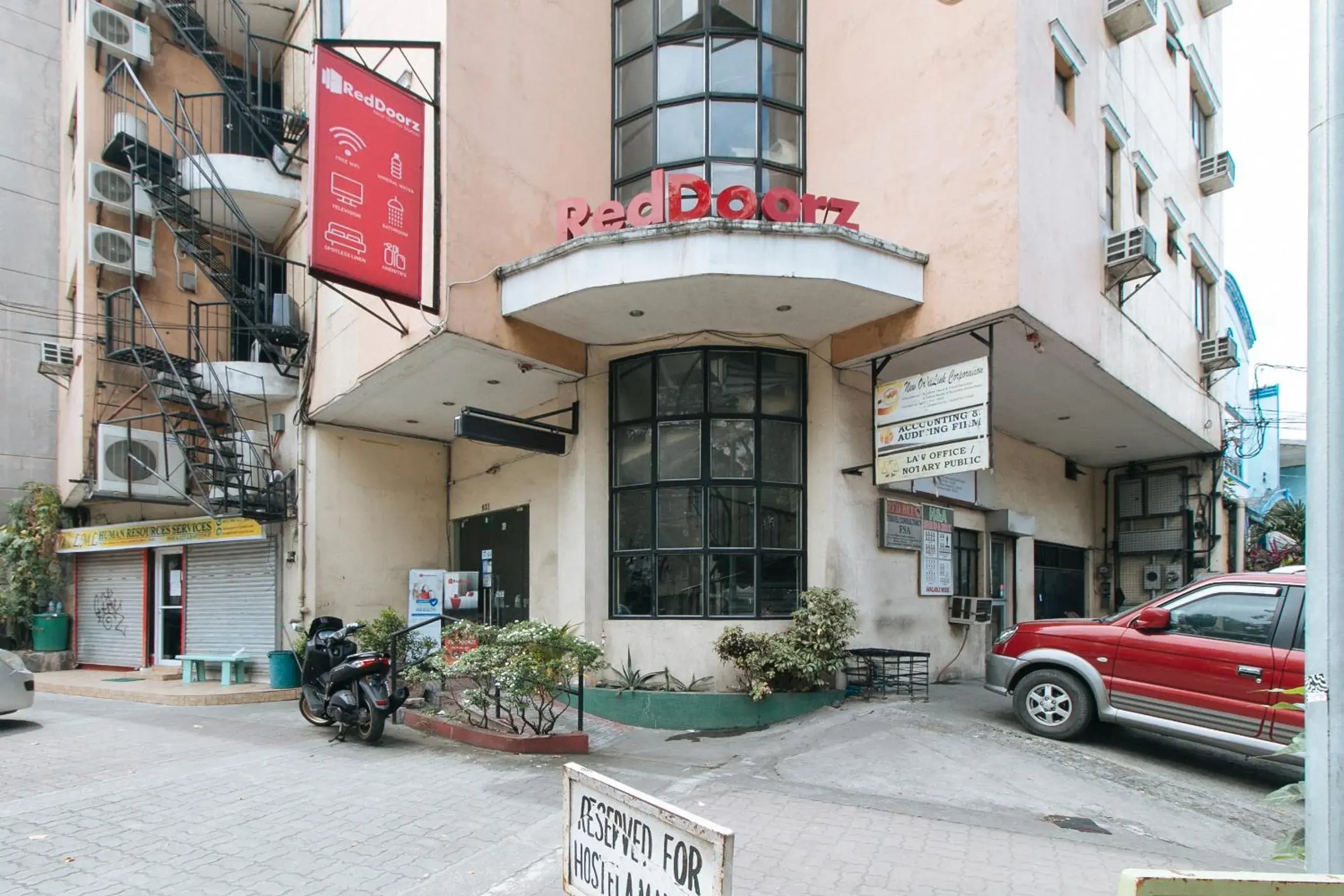 Property building in RedDoorz near Quirino Station Manila Property building in RedDoorz near Quirino Station Manila