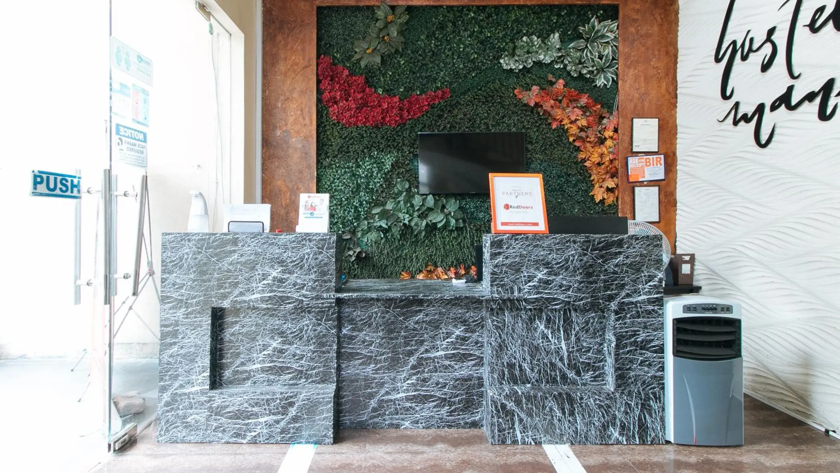 Lobby or reception in RedDoorz near Quirino Station Manila Lobby or reception in RedDoorz near Quirino Station Manila