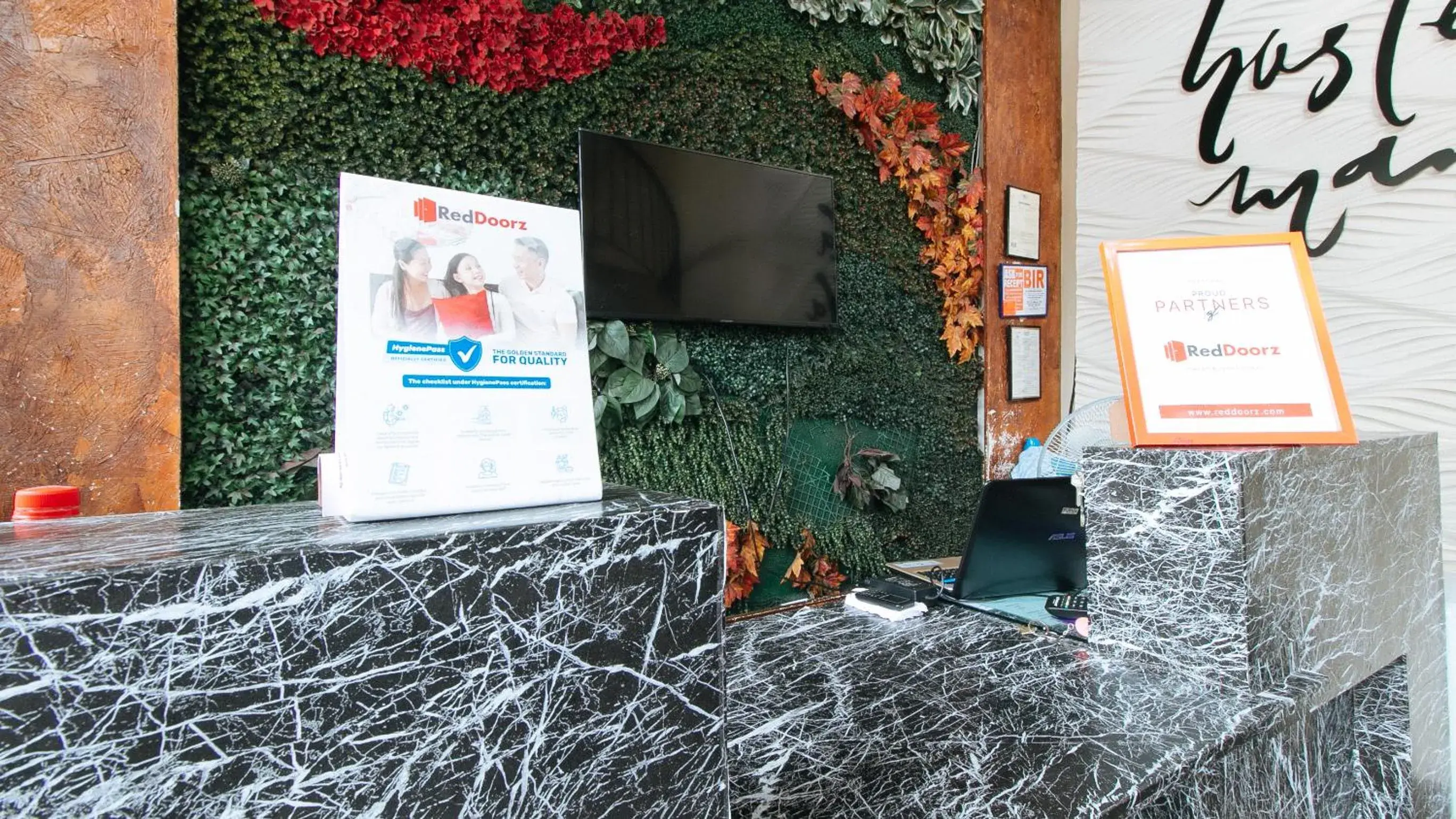 Lobby or reception in RedDoorz near Quirino Station Manila Lobby or reception in RedDoorz near Quirino Station Manila