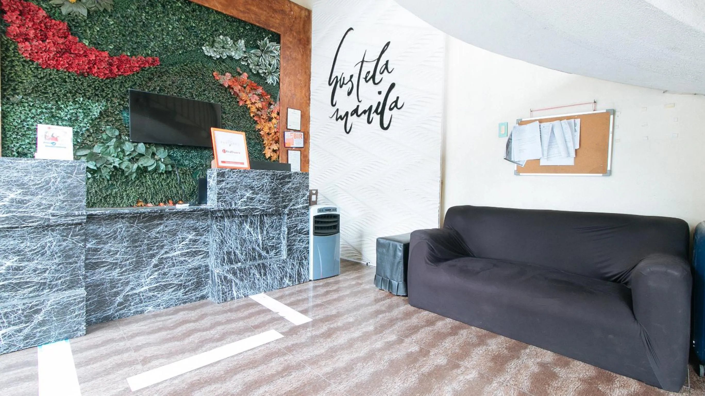 Lobby or reception in RedDoorz near Quirino Station Manila