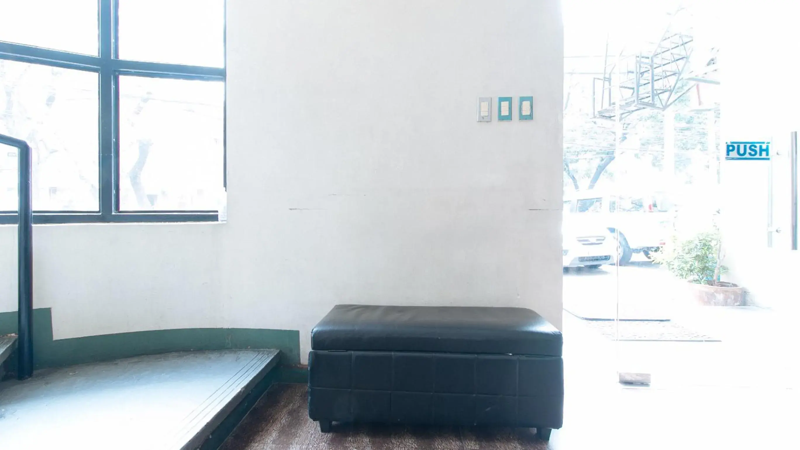 Lobby or reception in RedDoorz near Quirino Station Manila Lobby or reception in RedDoorz near Quirino Station Manila