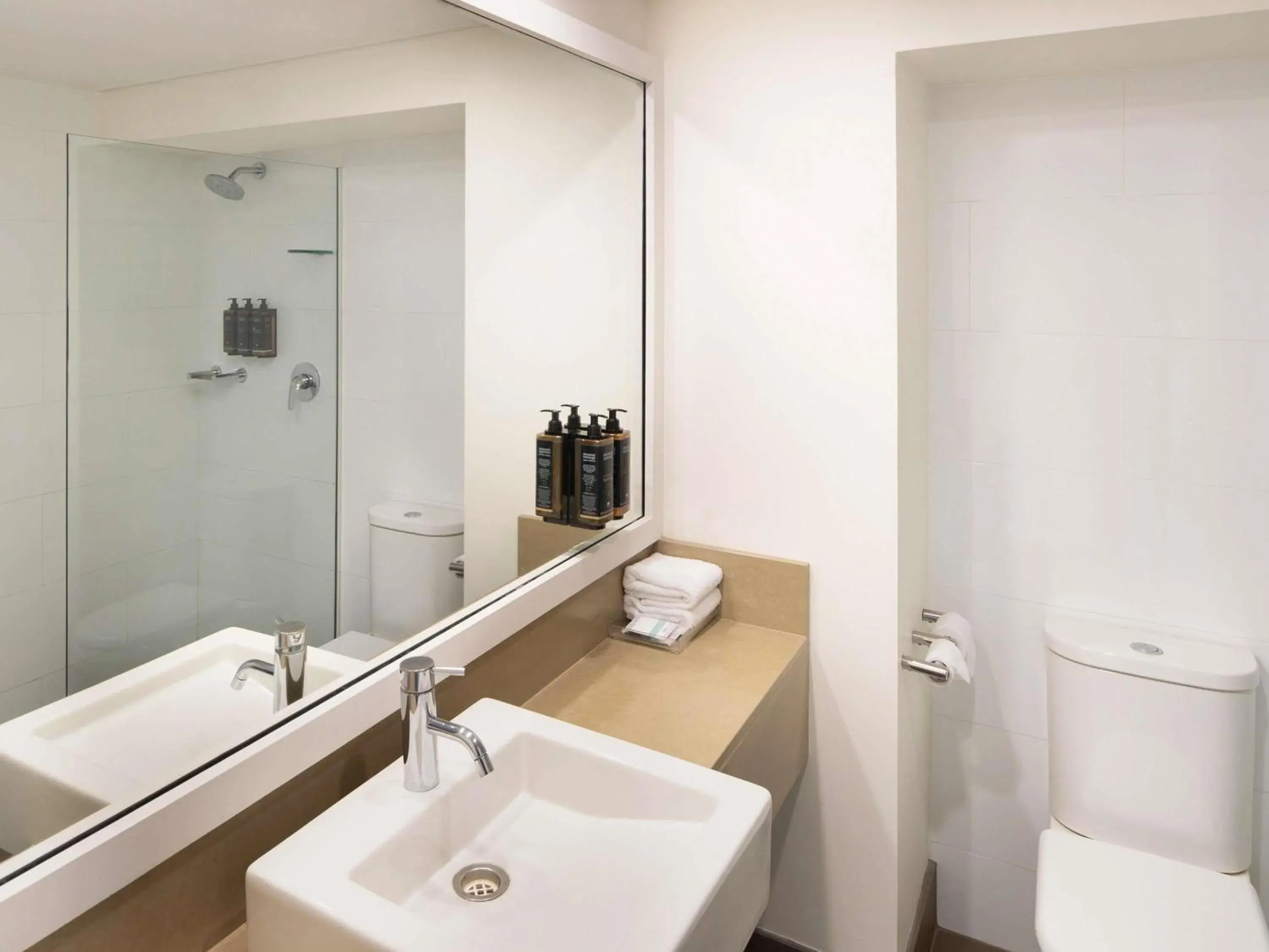 Classic King Room in Mercure Sydney Parramatta Classic King Room in Mercure Sydney Parramatta