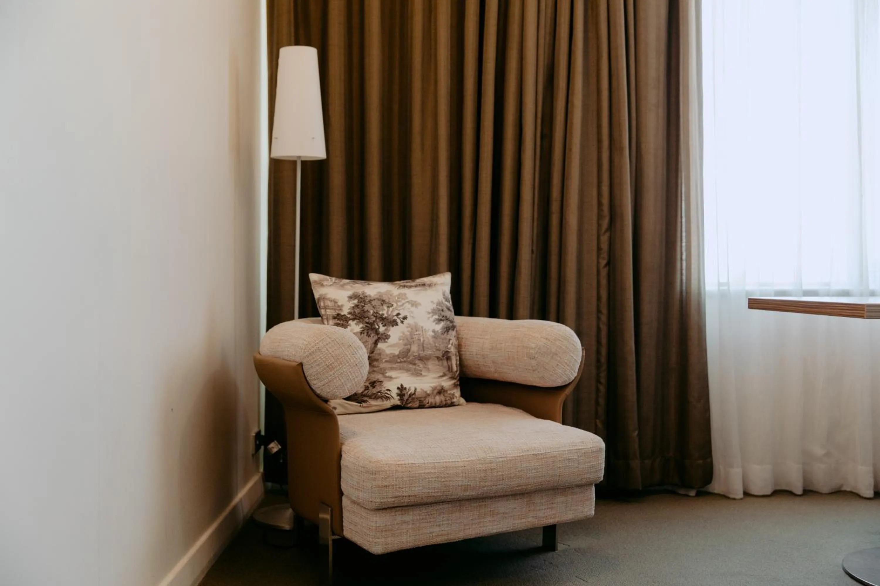 Seating area in Mercure Sydney Parramatta