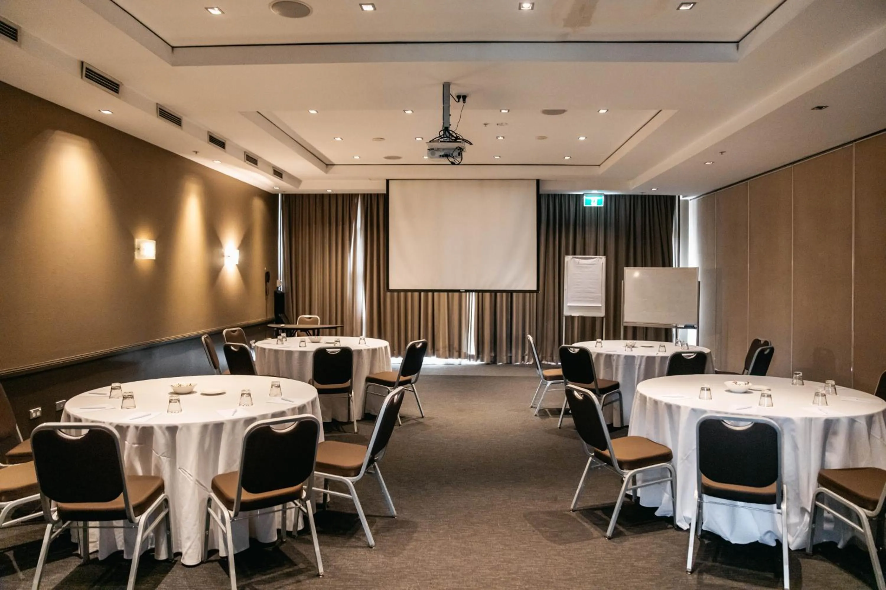 Meeting/conference room in Mercure Sydney Parramatta