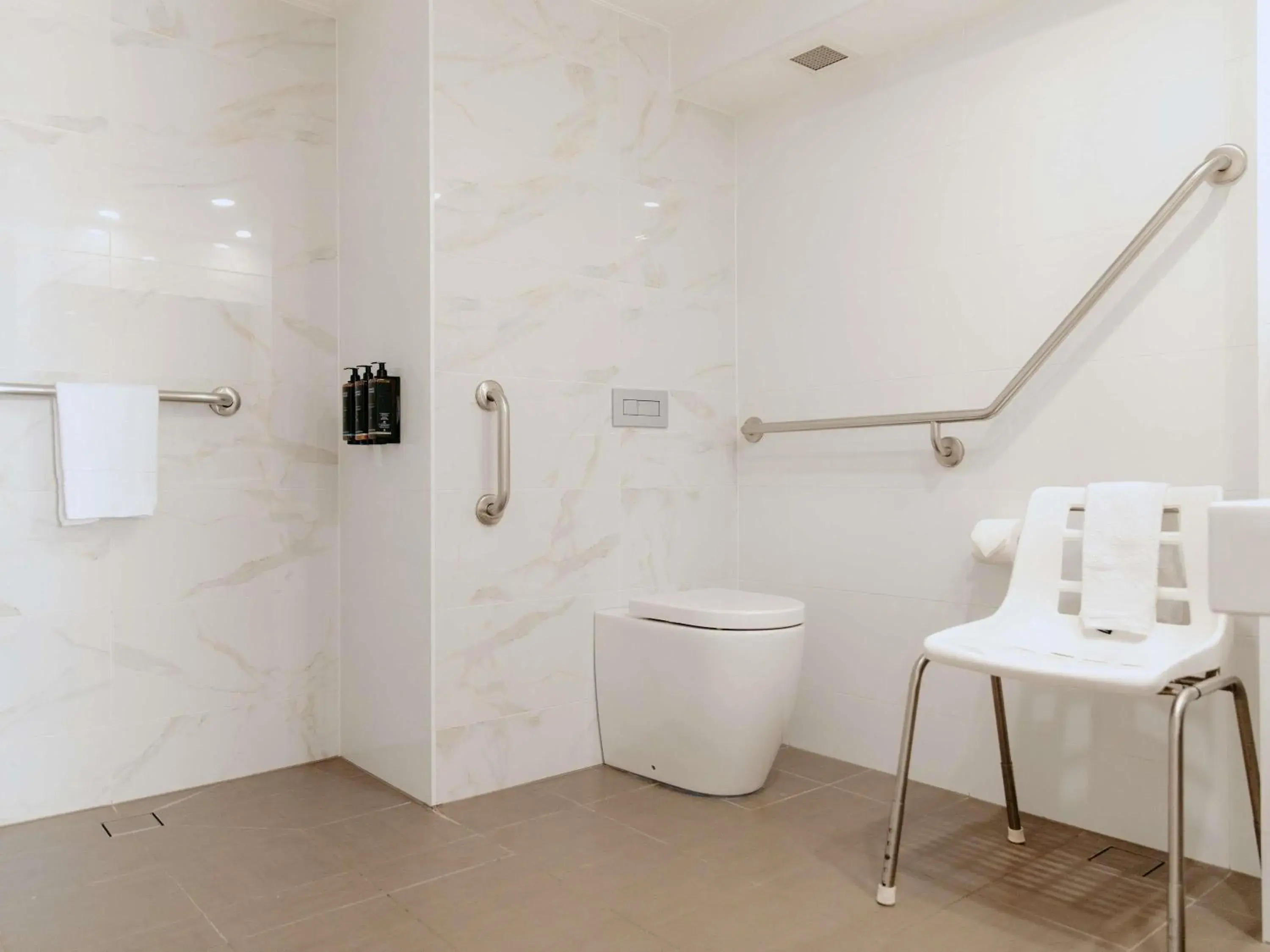 Bedroom in Mercure Sydney Parramatta Bedroom in Mercure Sydney Parramatta