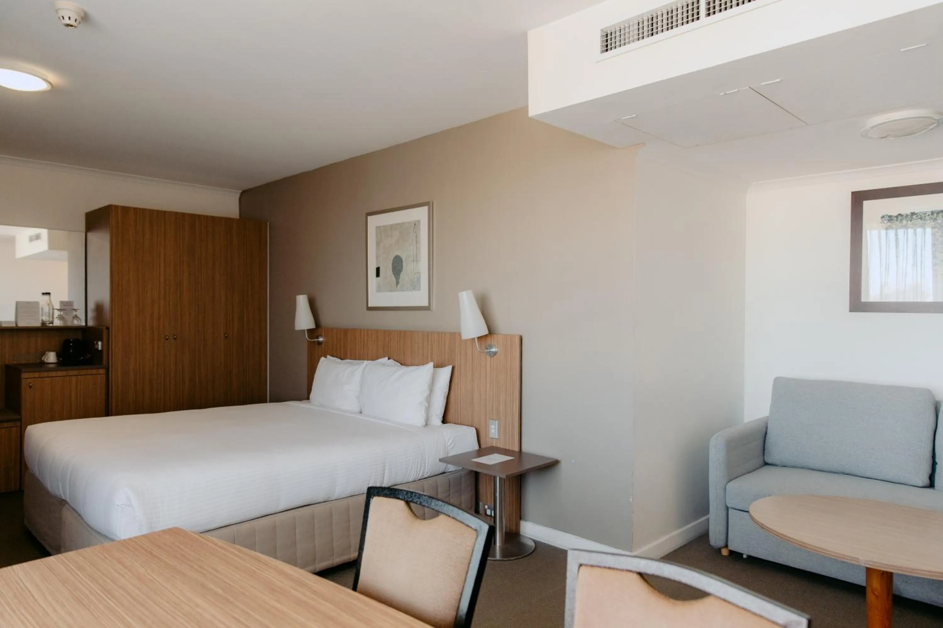 Bedroom, Bed in Mercure Sydney Parramatta