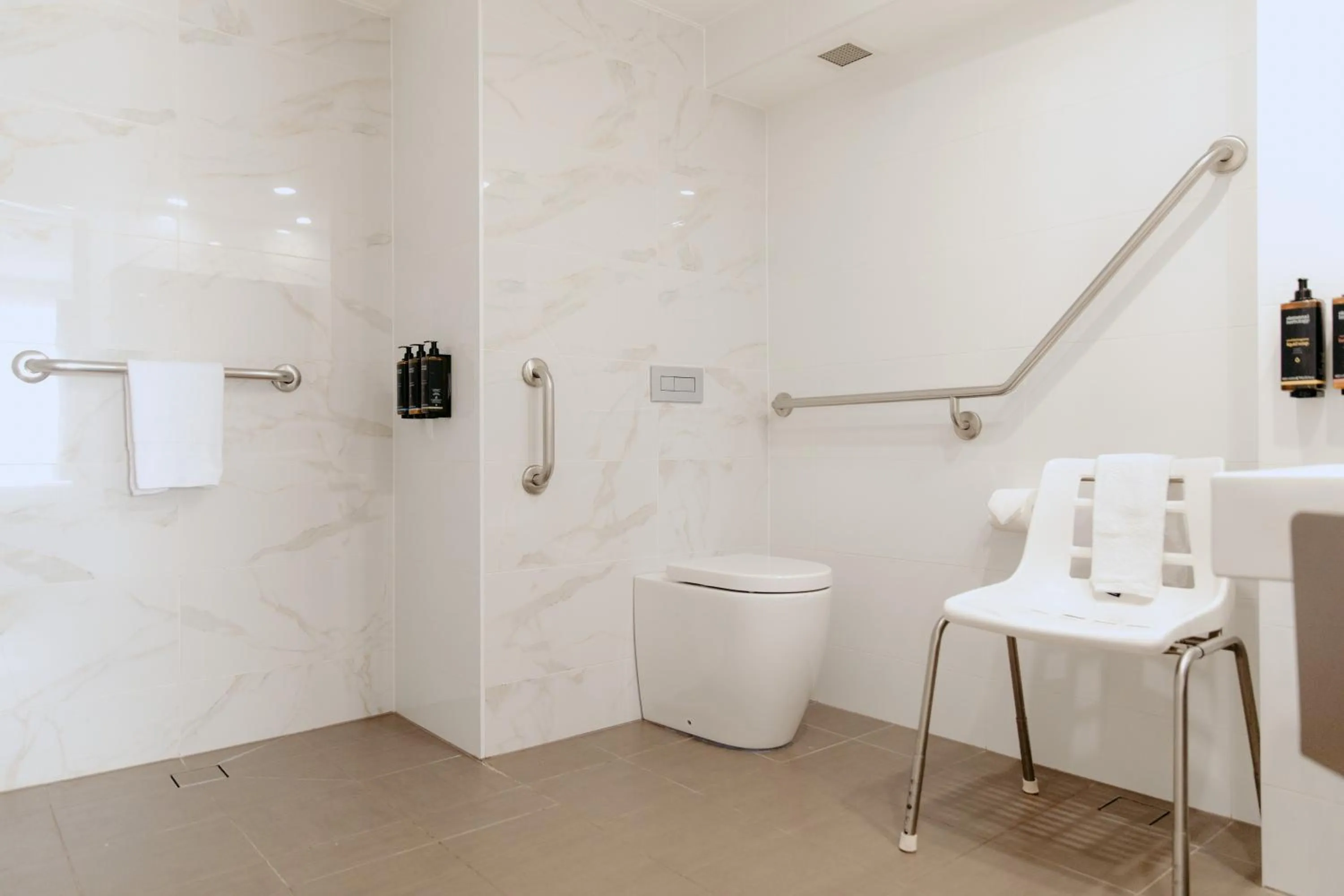 Bathroom in Mercure Sydney Parramatta