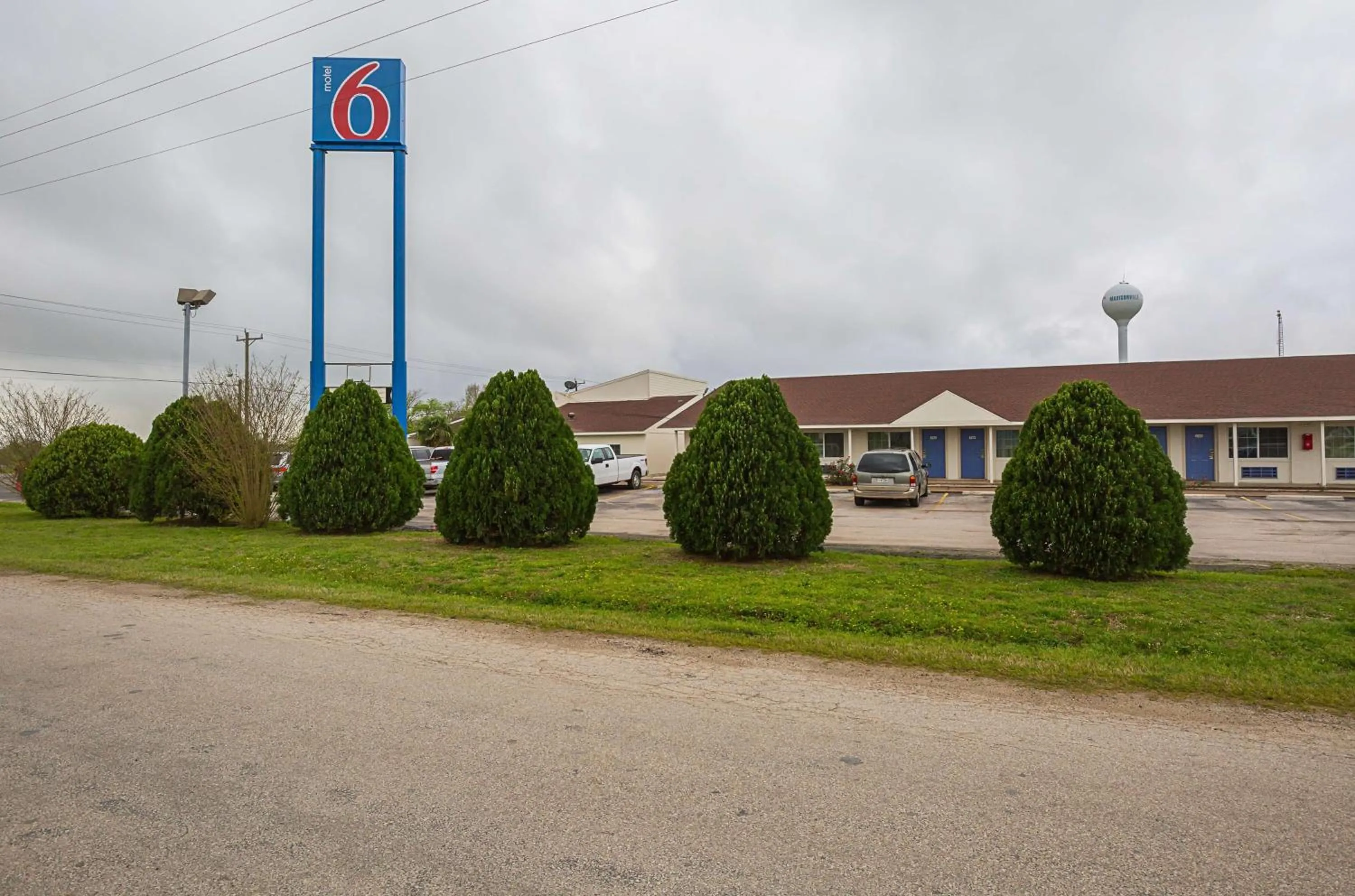 Property building in Motel 6-Madisonville, TX