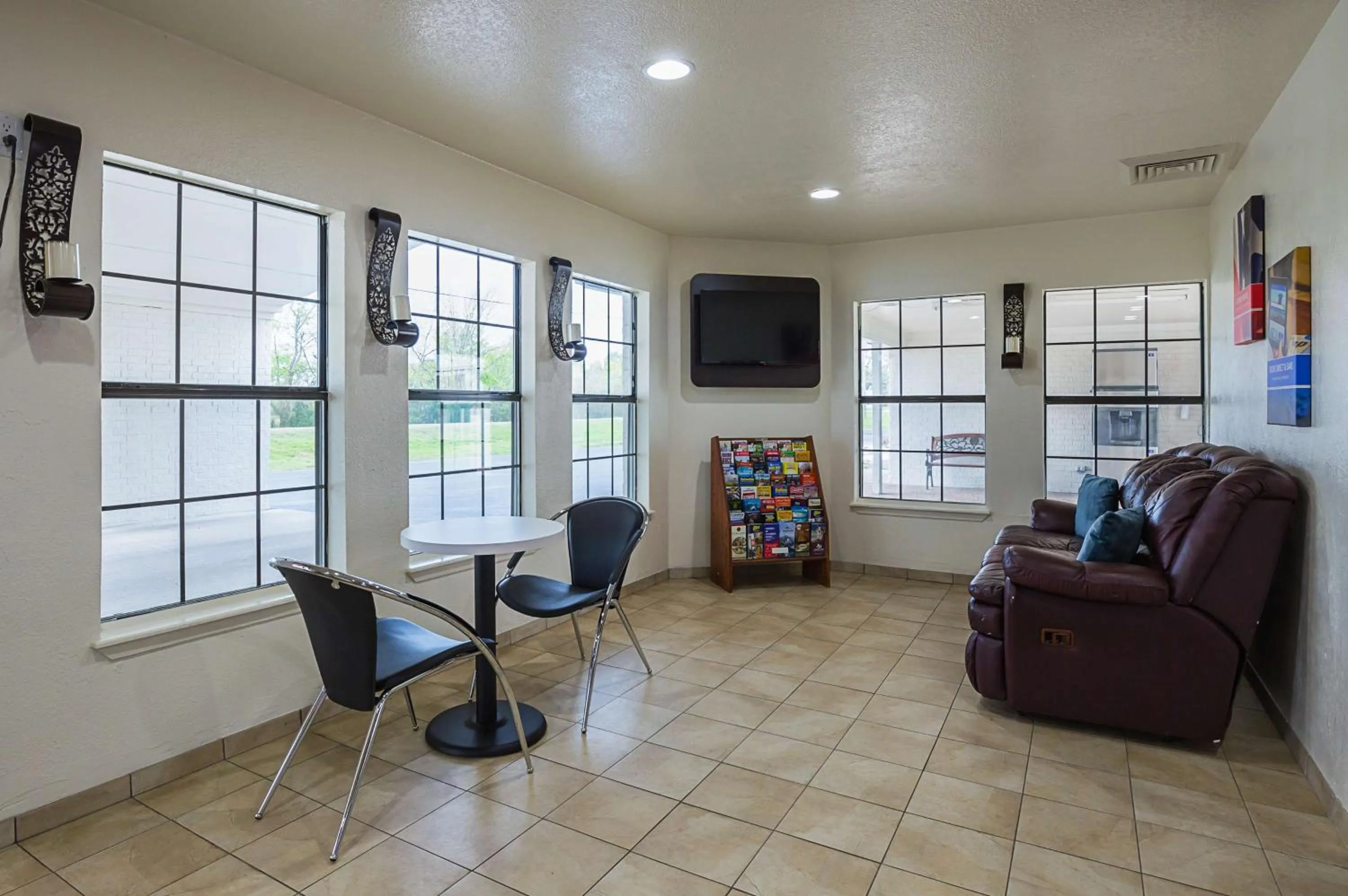 Communal lounge/ TV room in Motel 6-Madisonville, TX