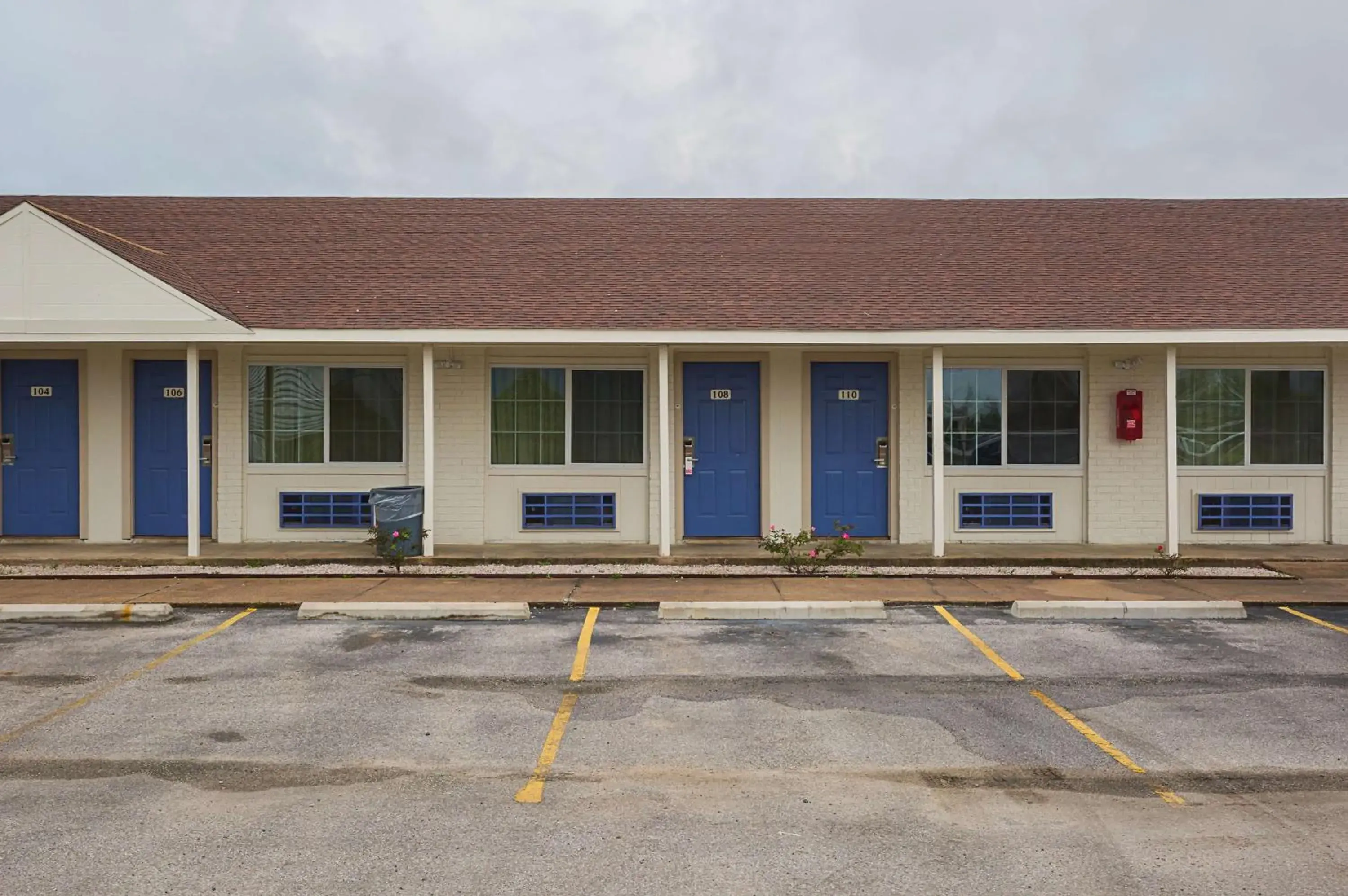 Property building in Motel 6-Madisonville, TX Property building in Motel 6-Madisonville, TX