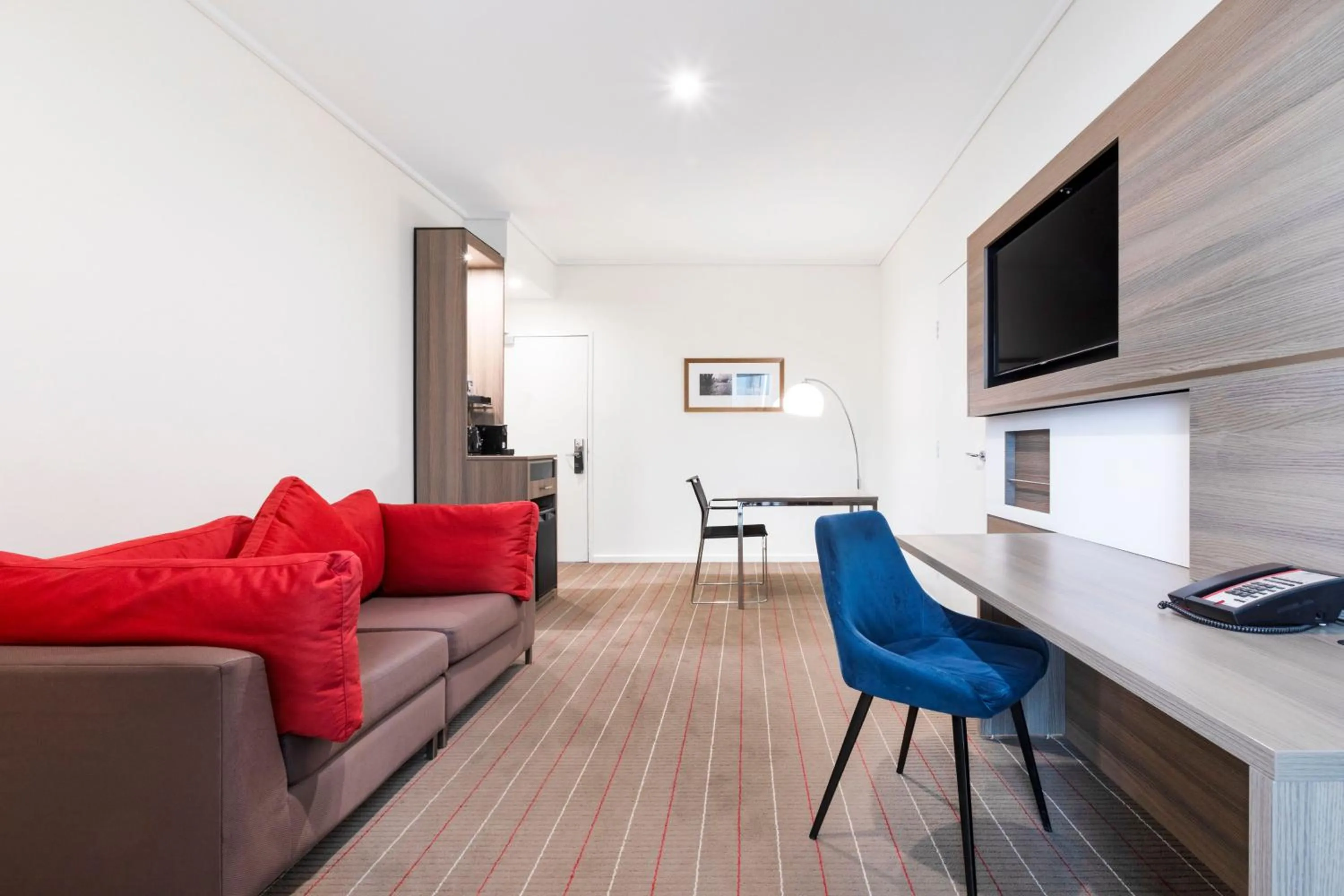 Living room in Novotel Melbourne Glen Waverley