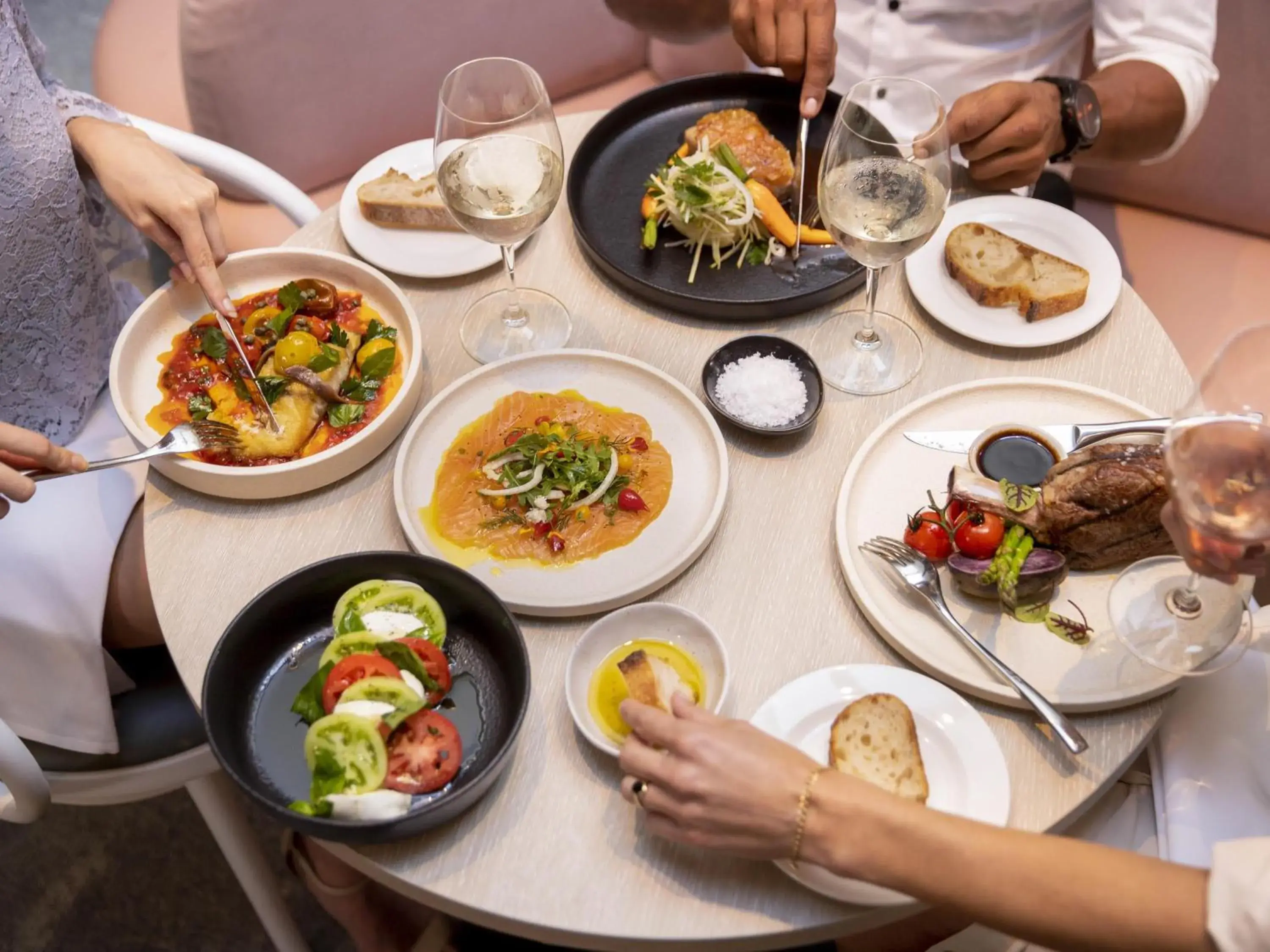 Restaurant/places to eat in Novotel Sydney International Airport Restaurant/places to eat in Novotel Sydney International Airport