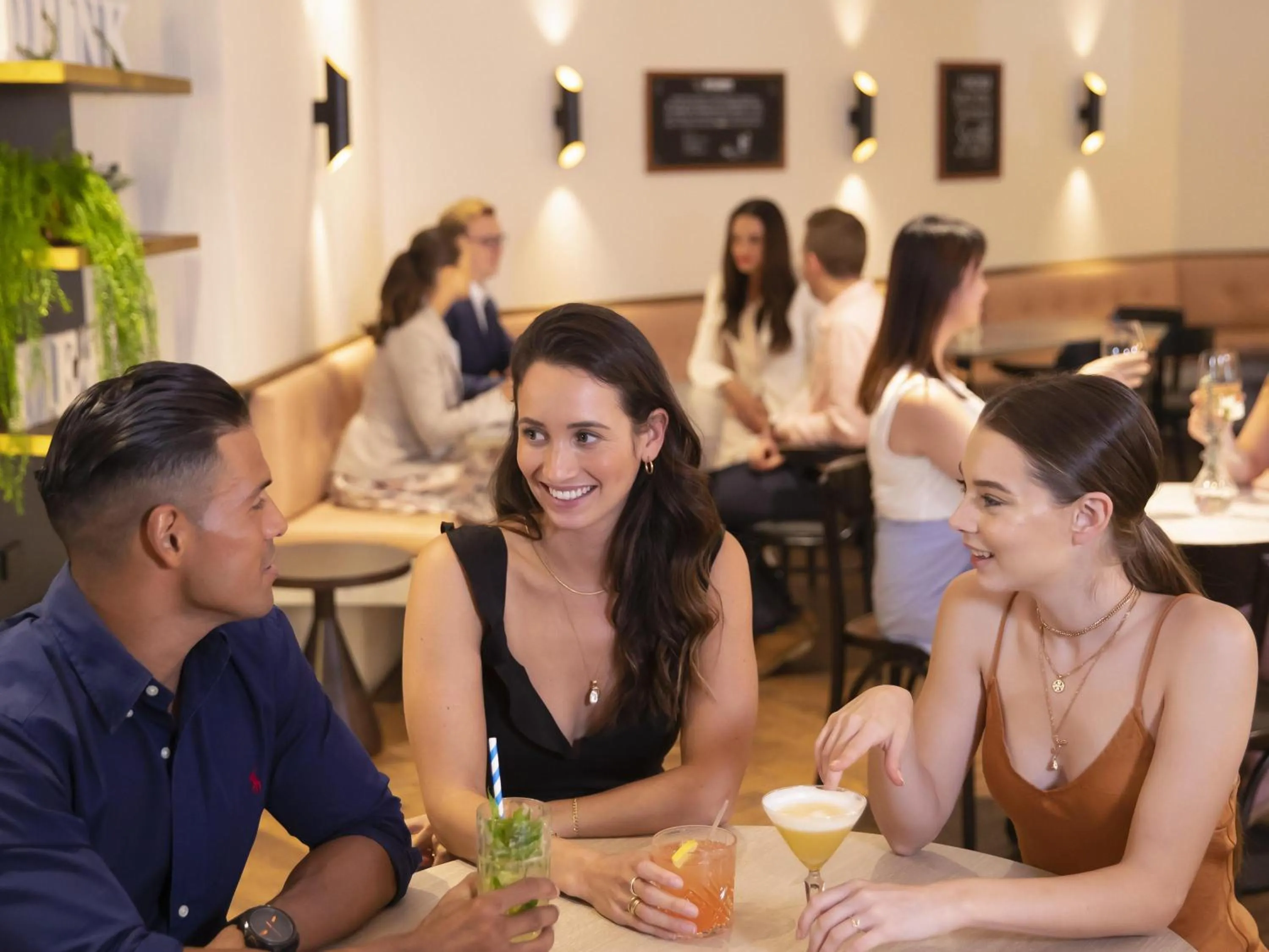 Restaurant/places to eat in Novotel Sydney International Airport