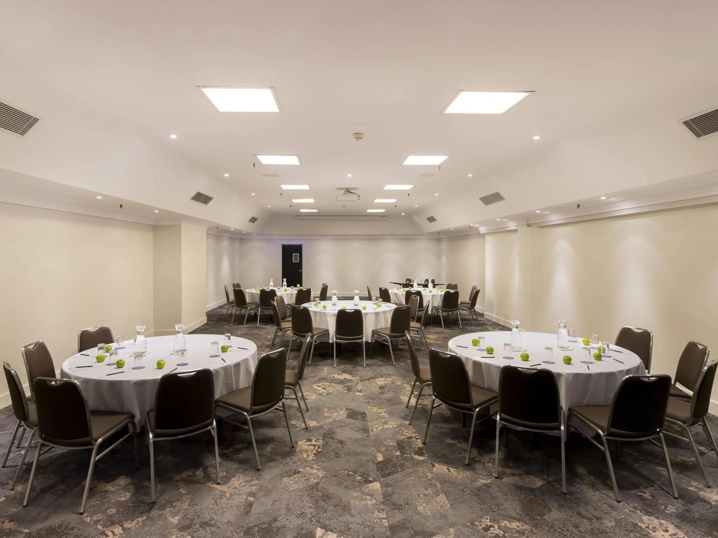 Meeting/conference room in Novotel Sydney International Airport