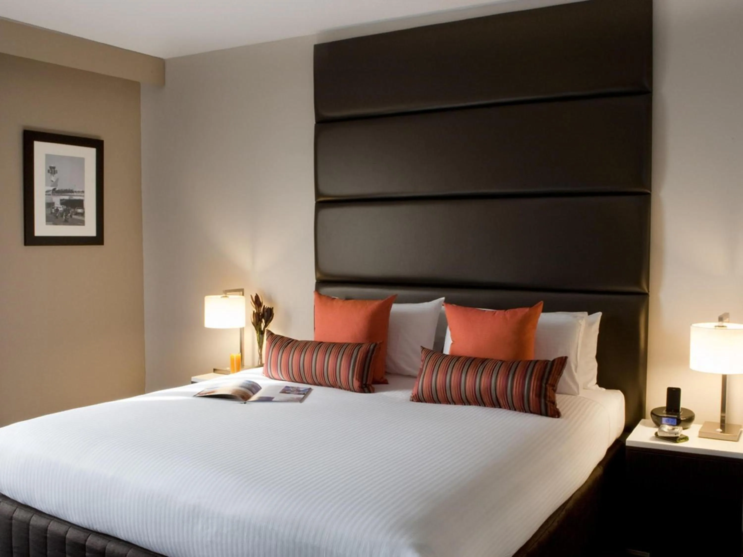 Bedroom, Bed in Novotel Sydney International Airport