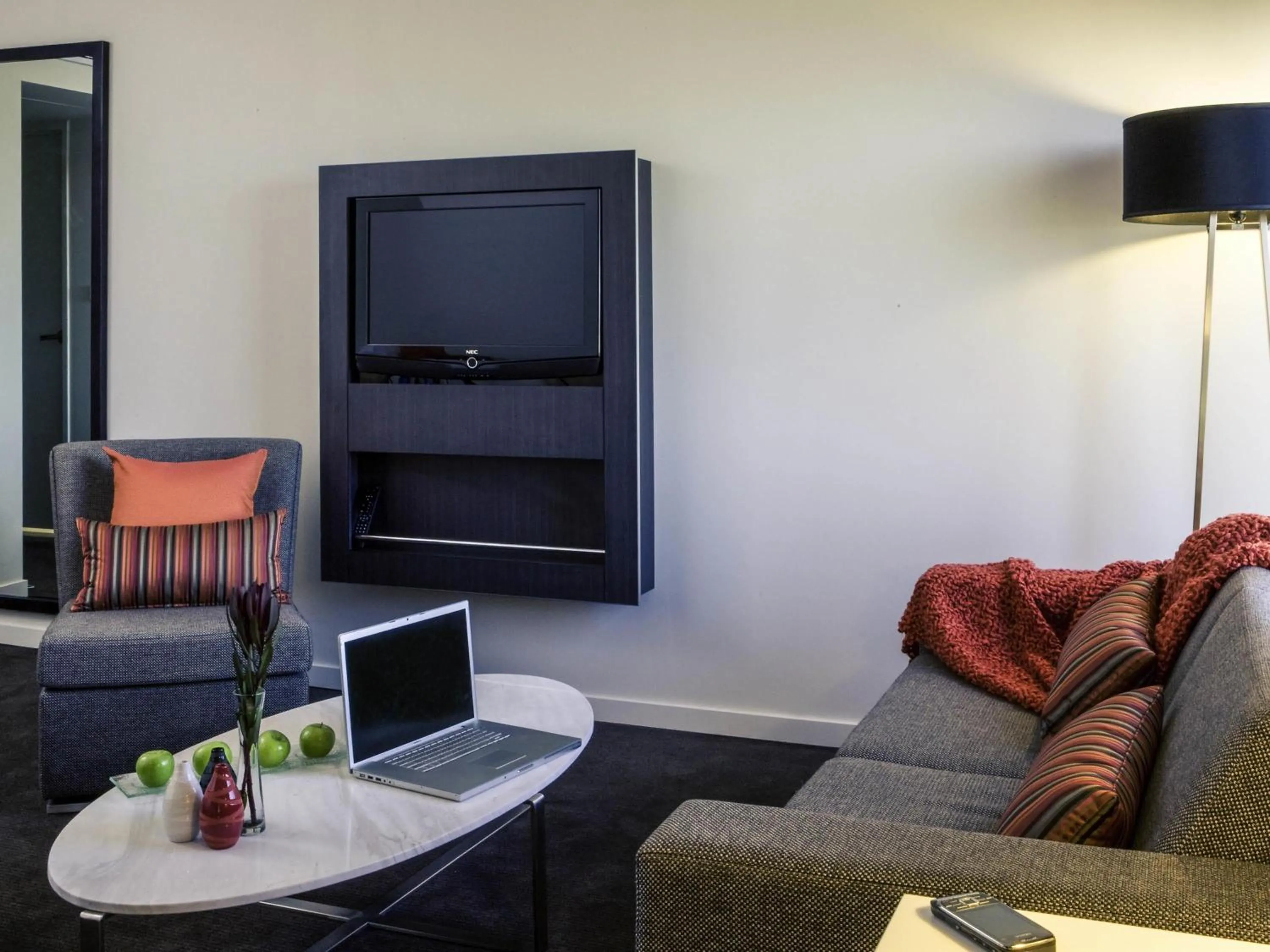 Bedroom in Novotel Sydney International Airport