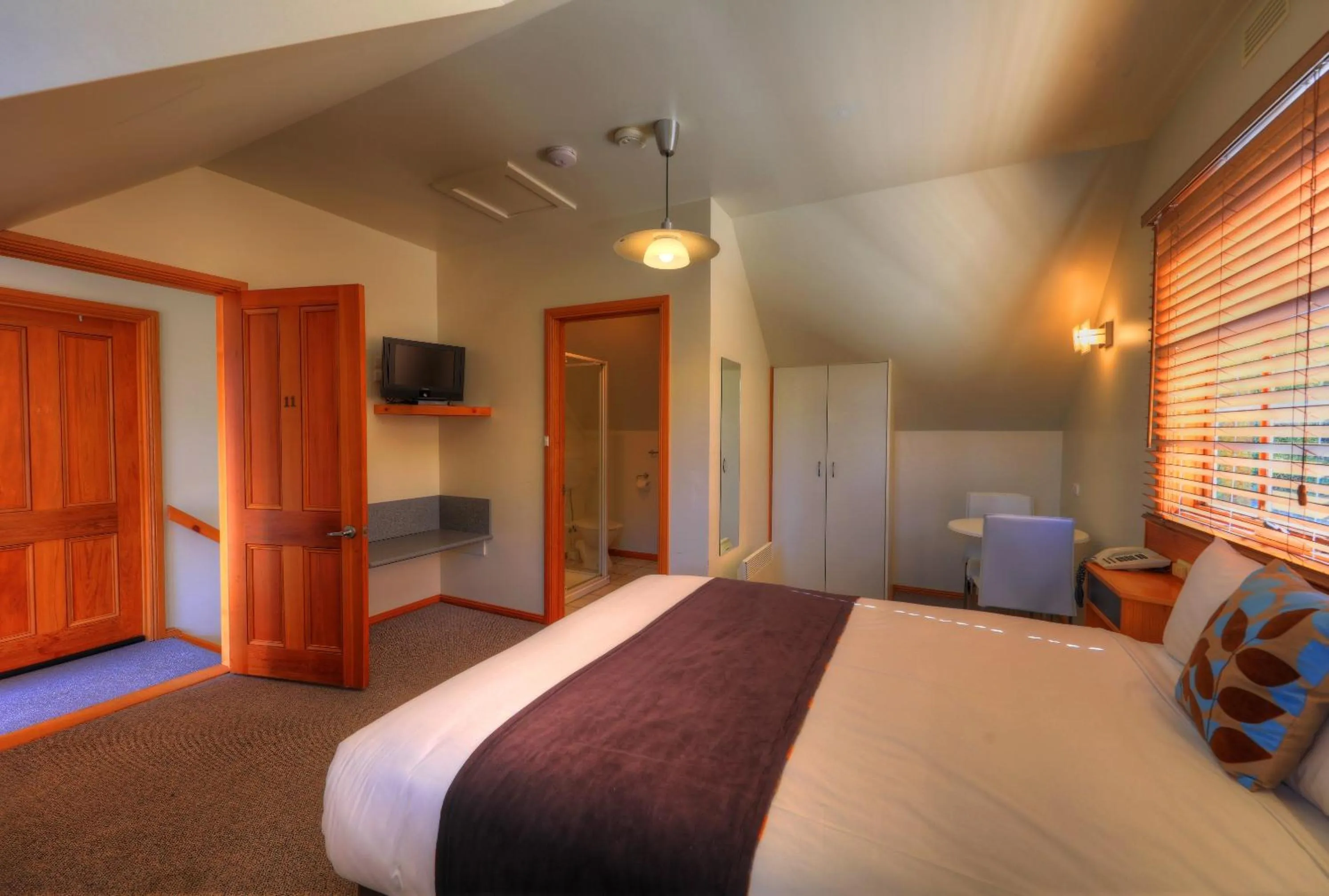 Bed in Stanley Seaview Inn