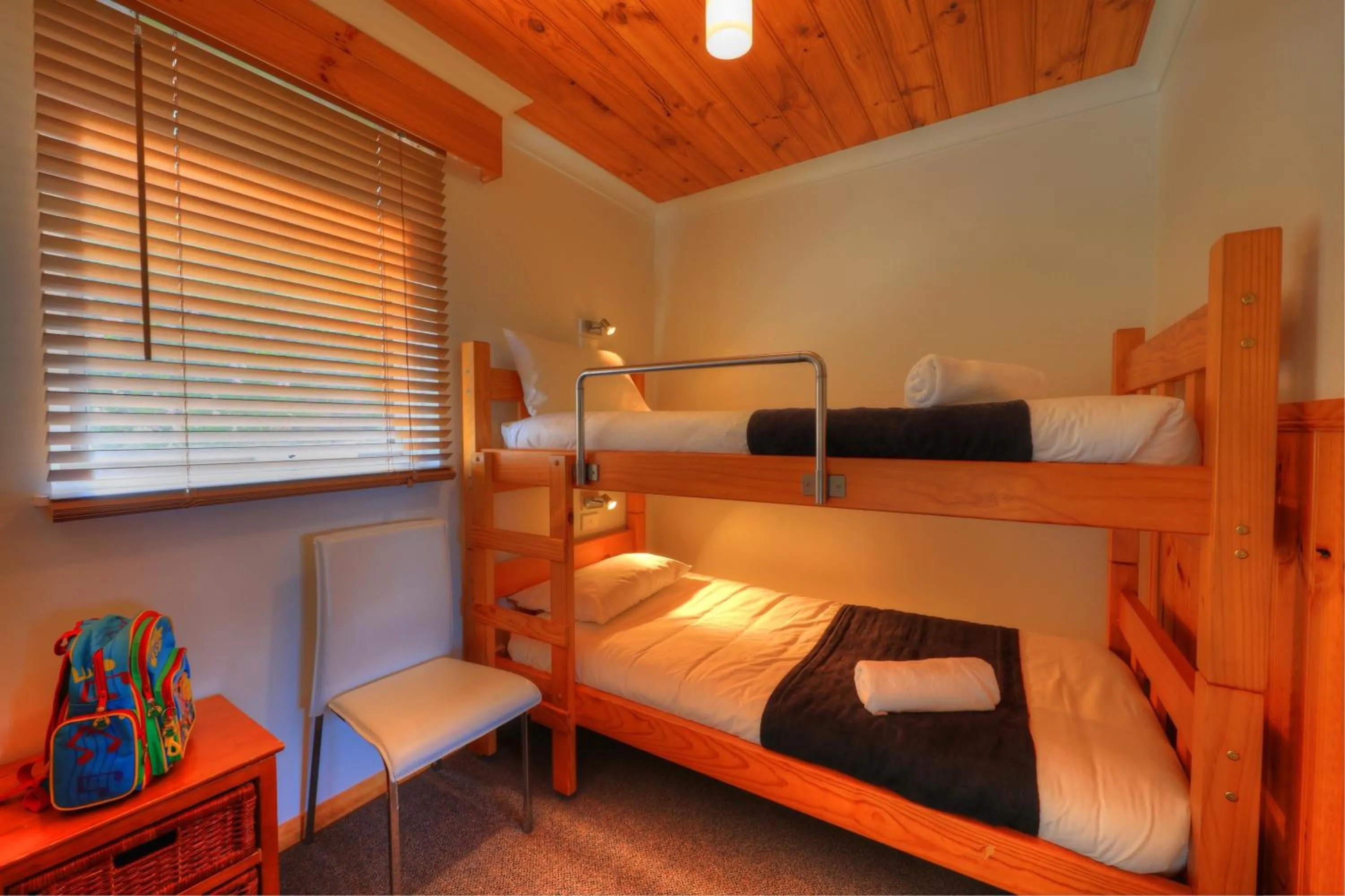 bunk bed, Bed in Stanley Seaview Inn