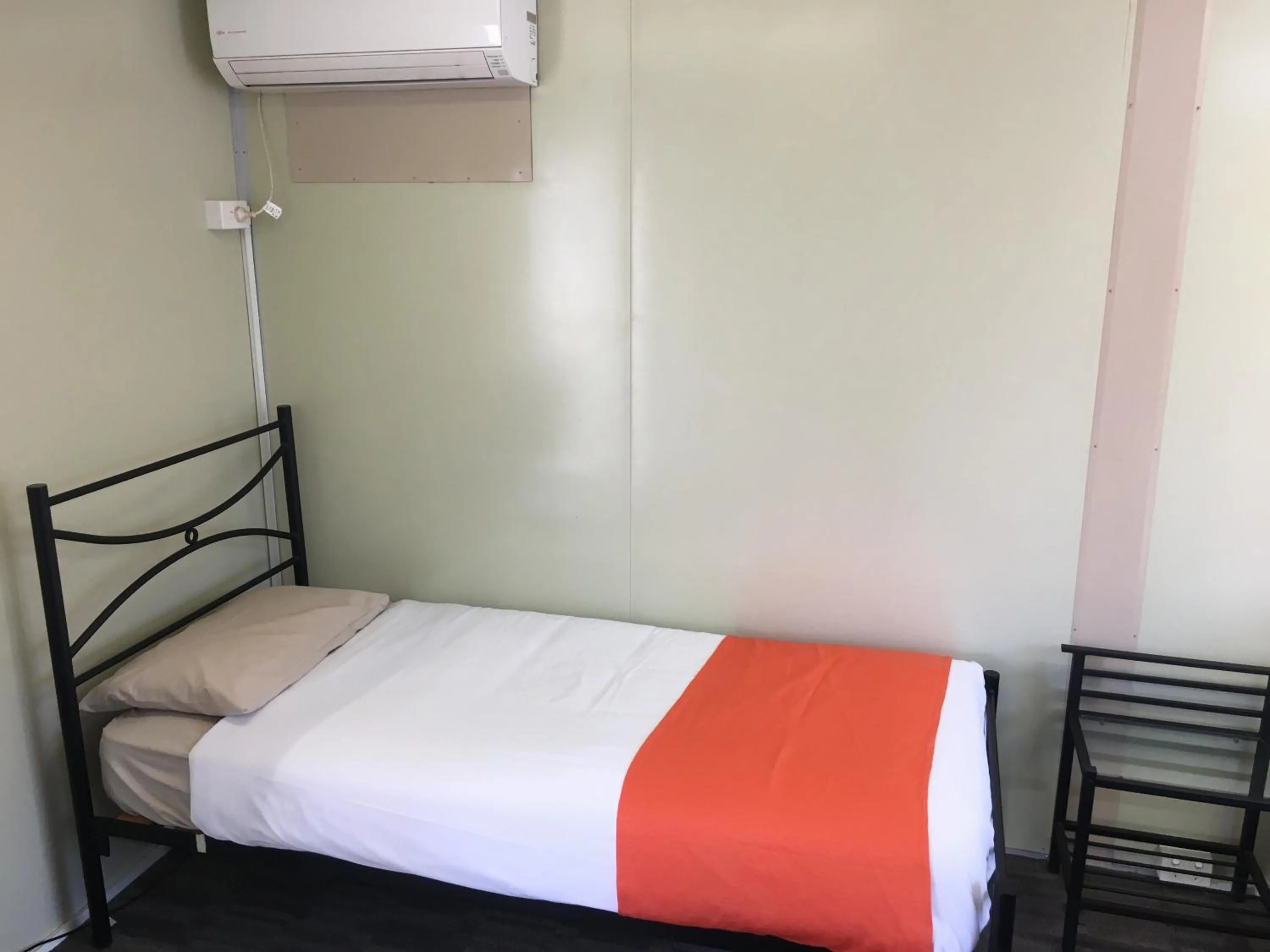 Bed in Broken Hill Tourist Park