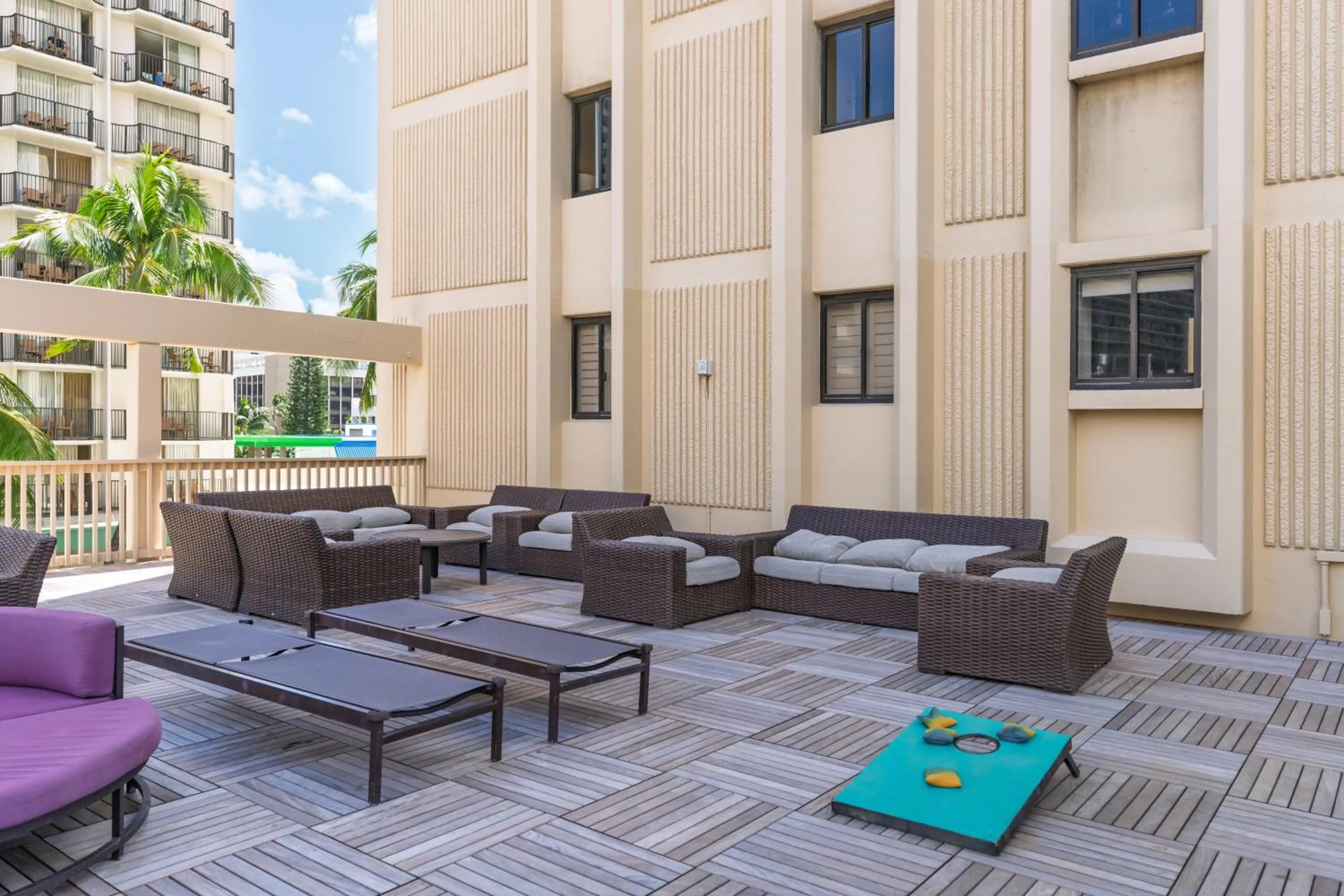 Spacious Waikiki Beach 2BR-Ocean View-Free Parking