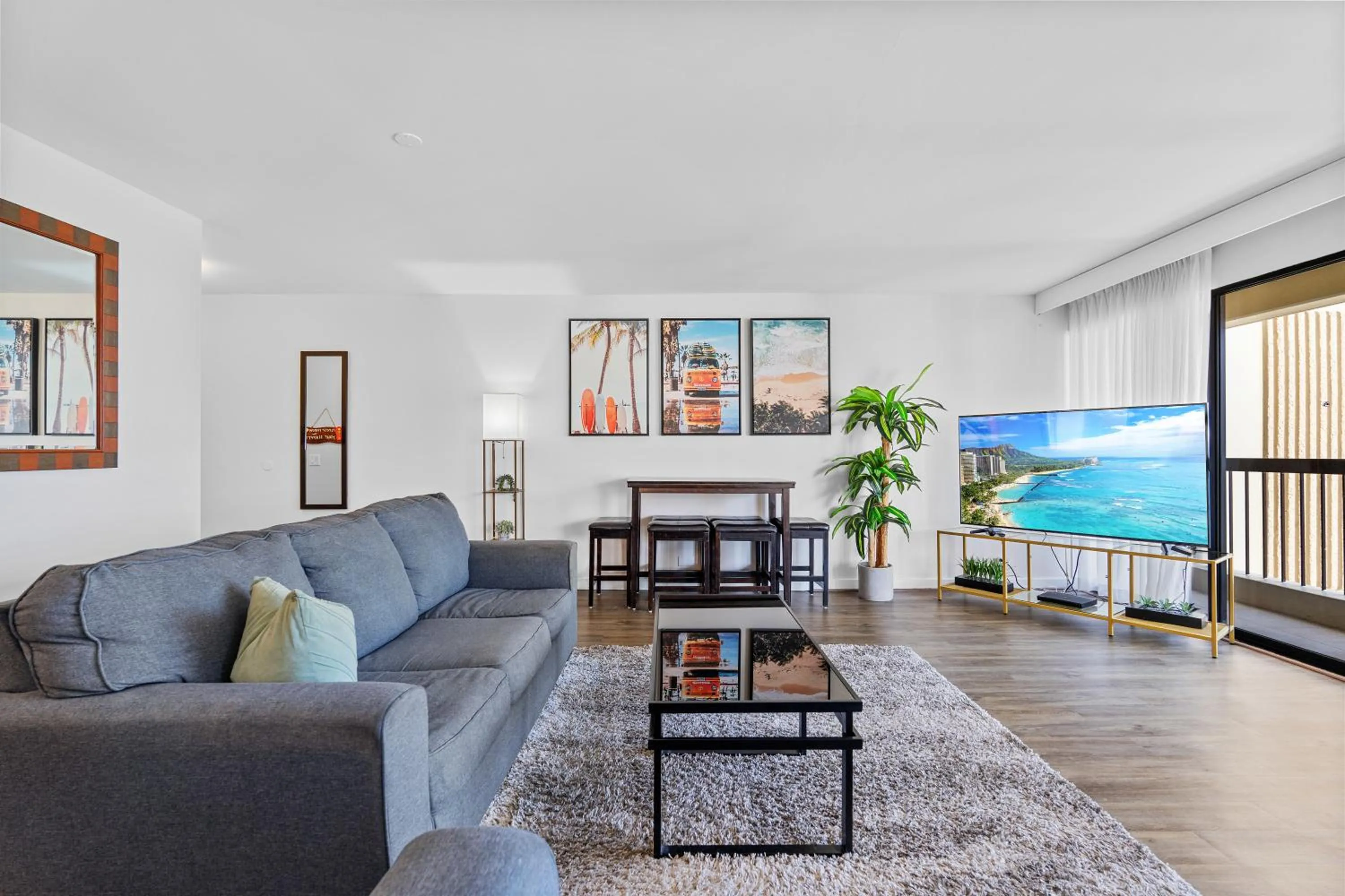 Spacious Waikiki Beach 2BR-Ocean View-Free Parking