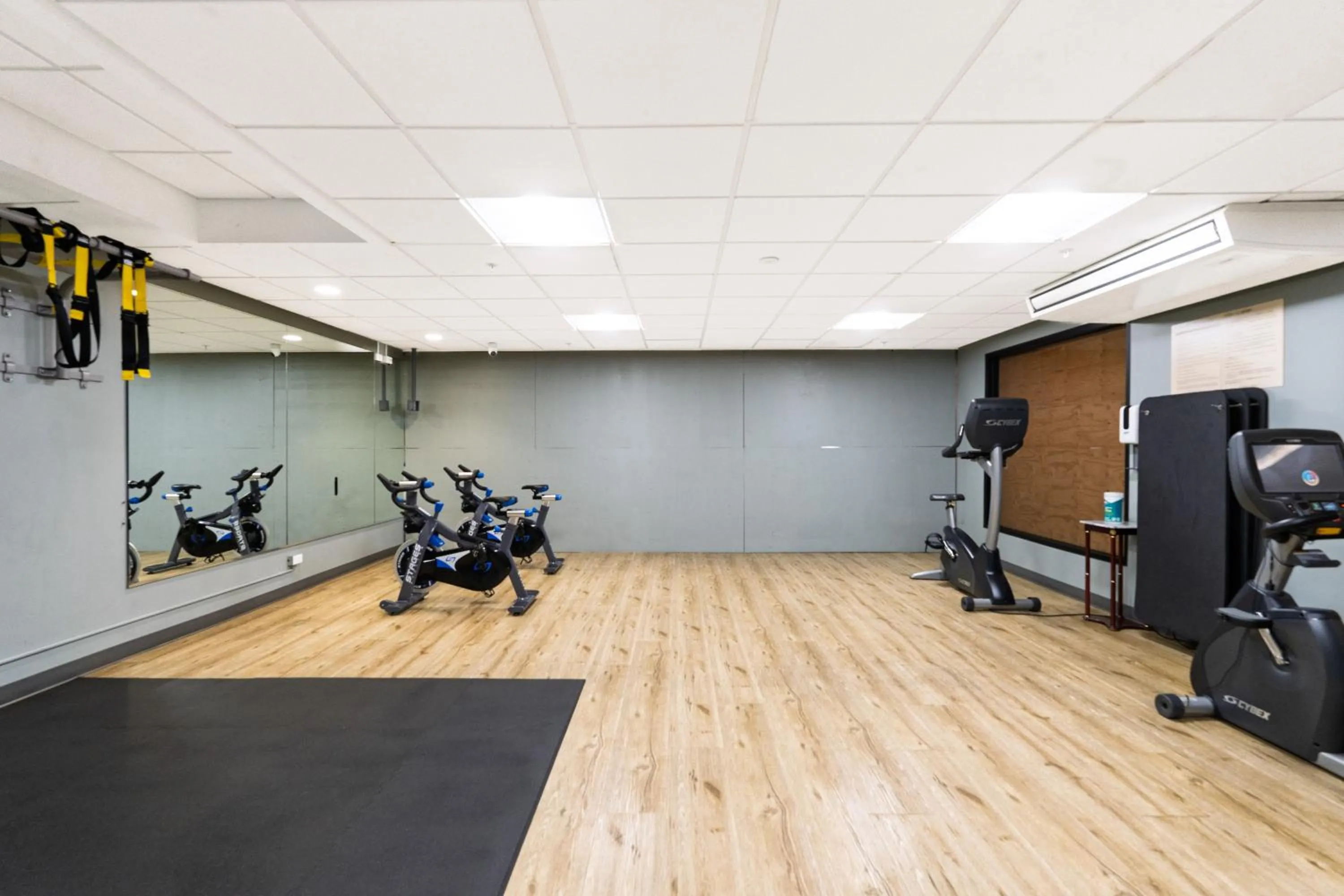 Spacious Waikiki Beach 2BR-Ocean View-Free Parking