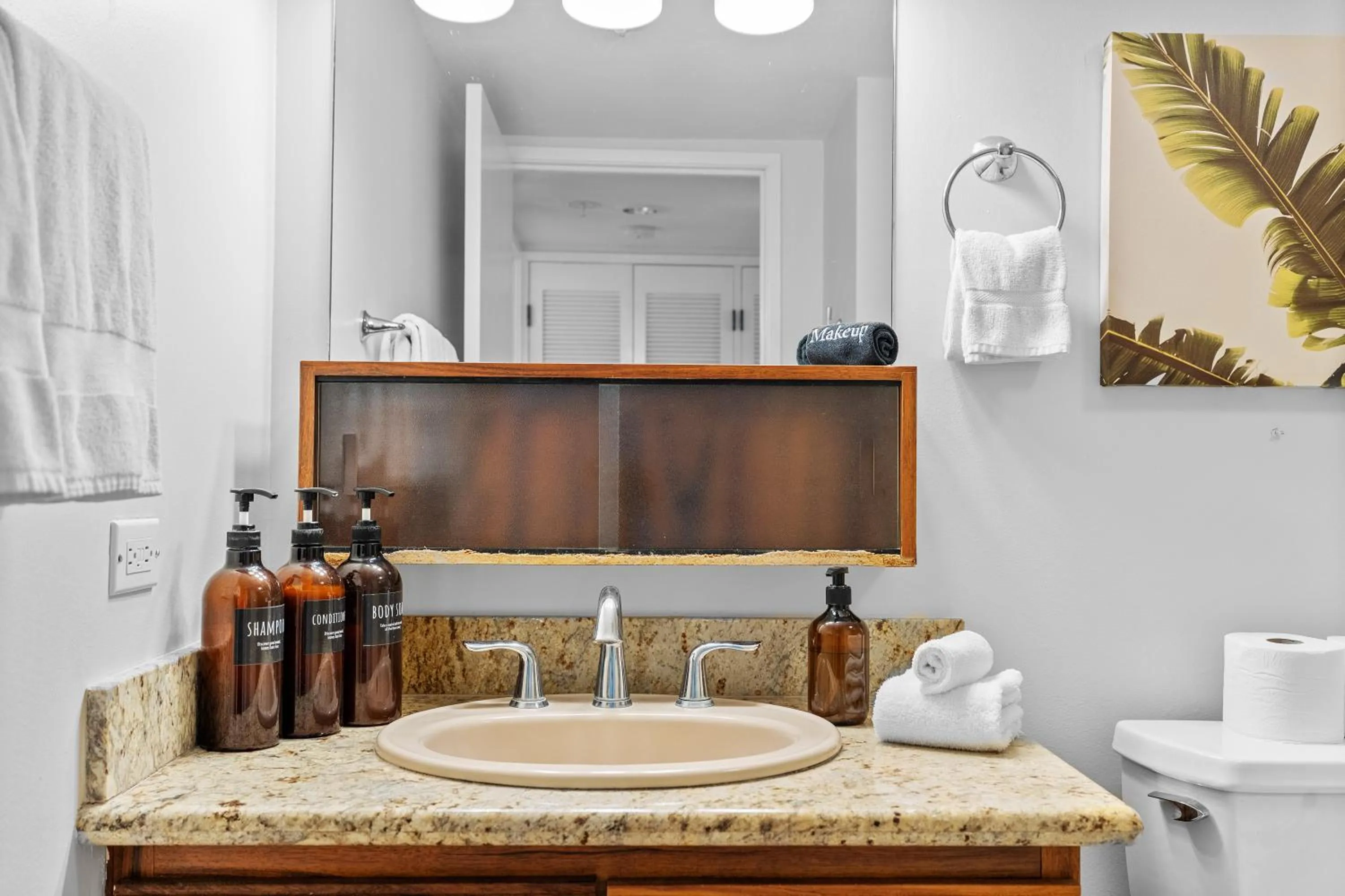 Spacious Waikiki Beach 2BR-Ocean View-Free Parking