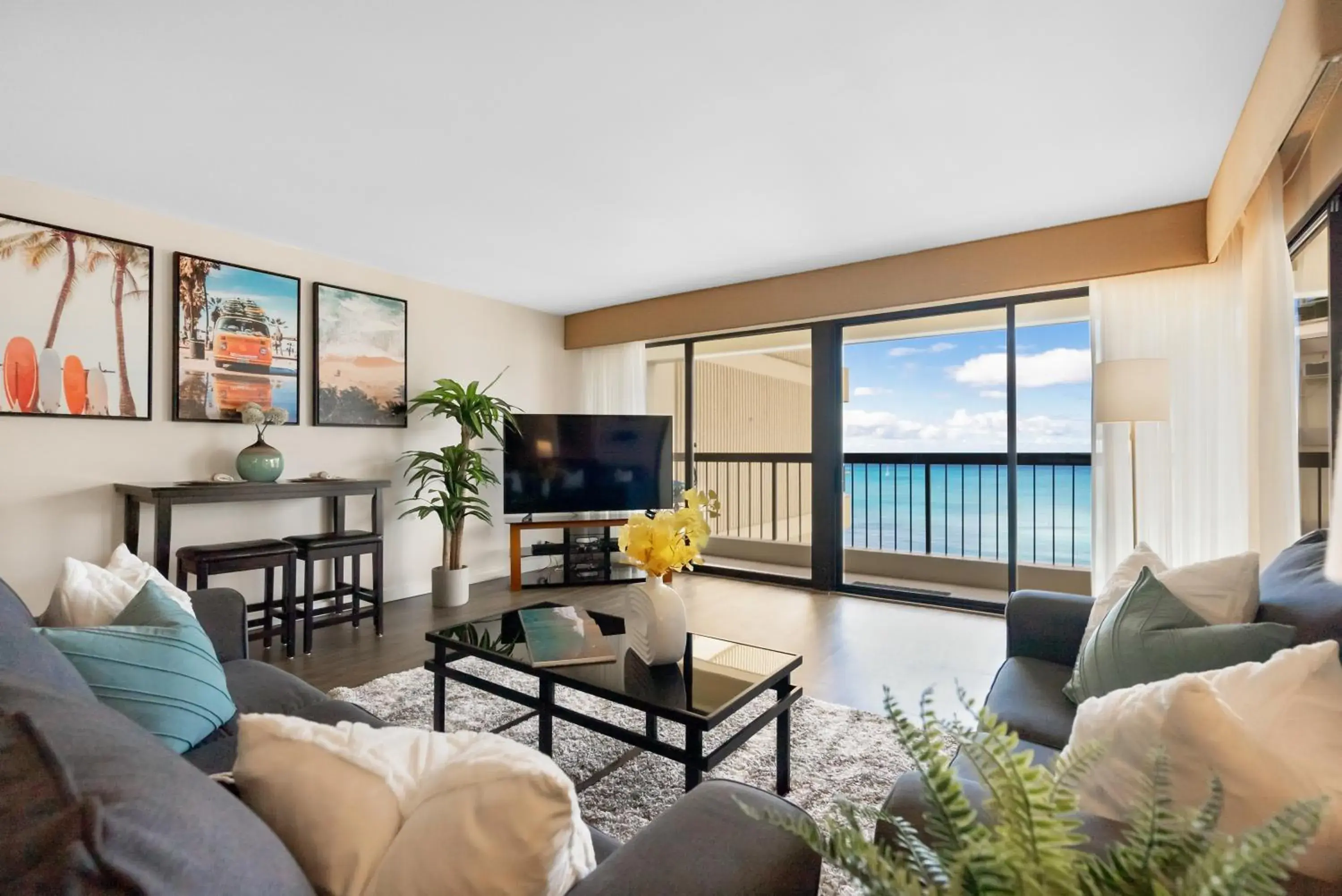 Spacious Waikiki Beach 2BR-Ocean View-Free Parking Spacious Waikiki Beach 2BR-Ocean View-Free Parking