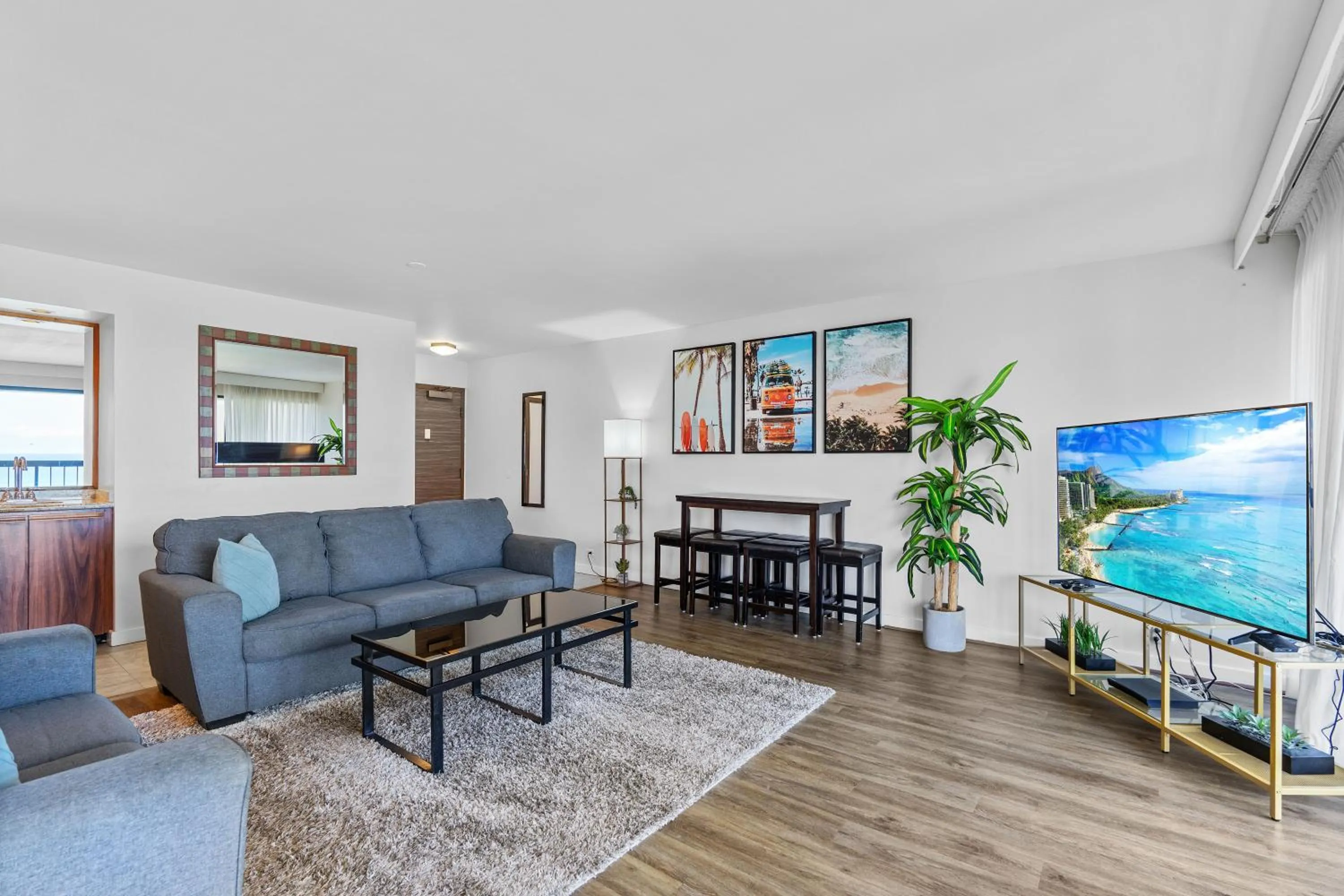 Spacious Waikiki Beach 2BR-Ocean View-Free Parking