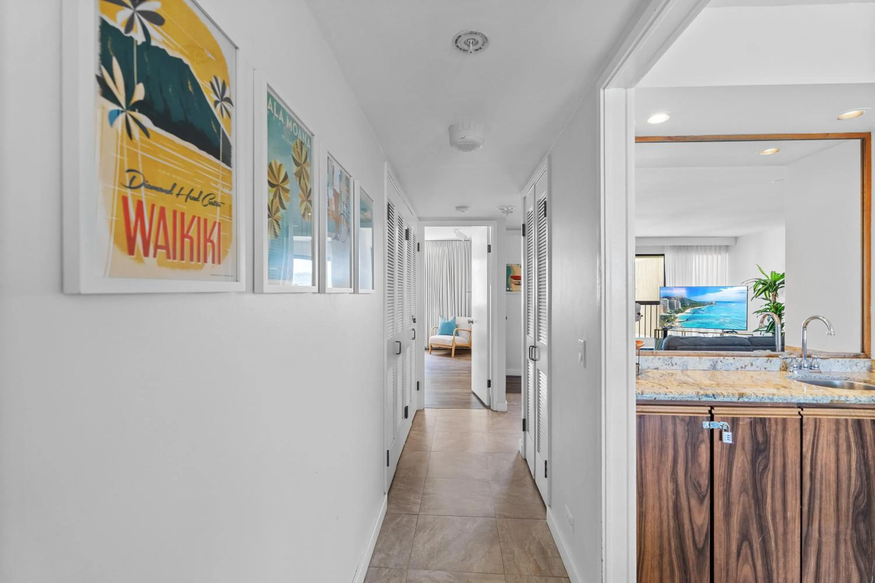 Spacious Waikiki Beach 2BR-Ocean View-Free Parking