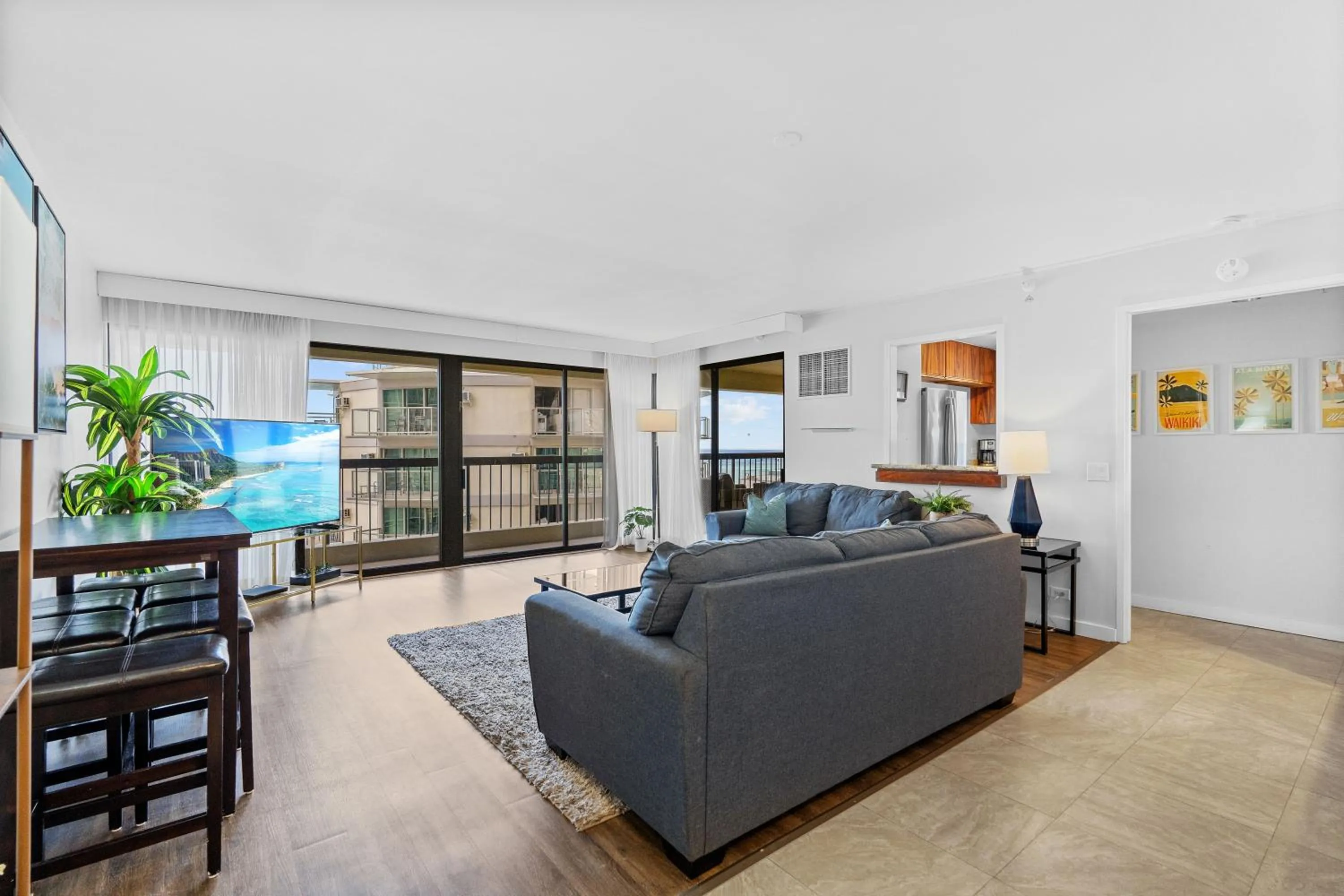 Spacious Waikiki Beach 2BR-Ocean View-Free Parking