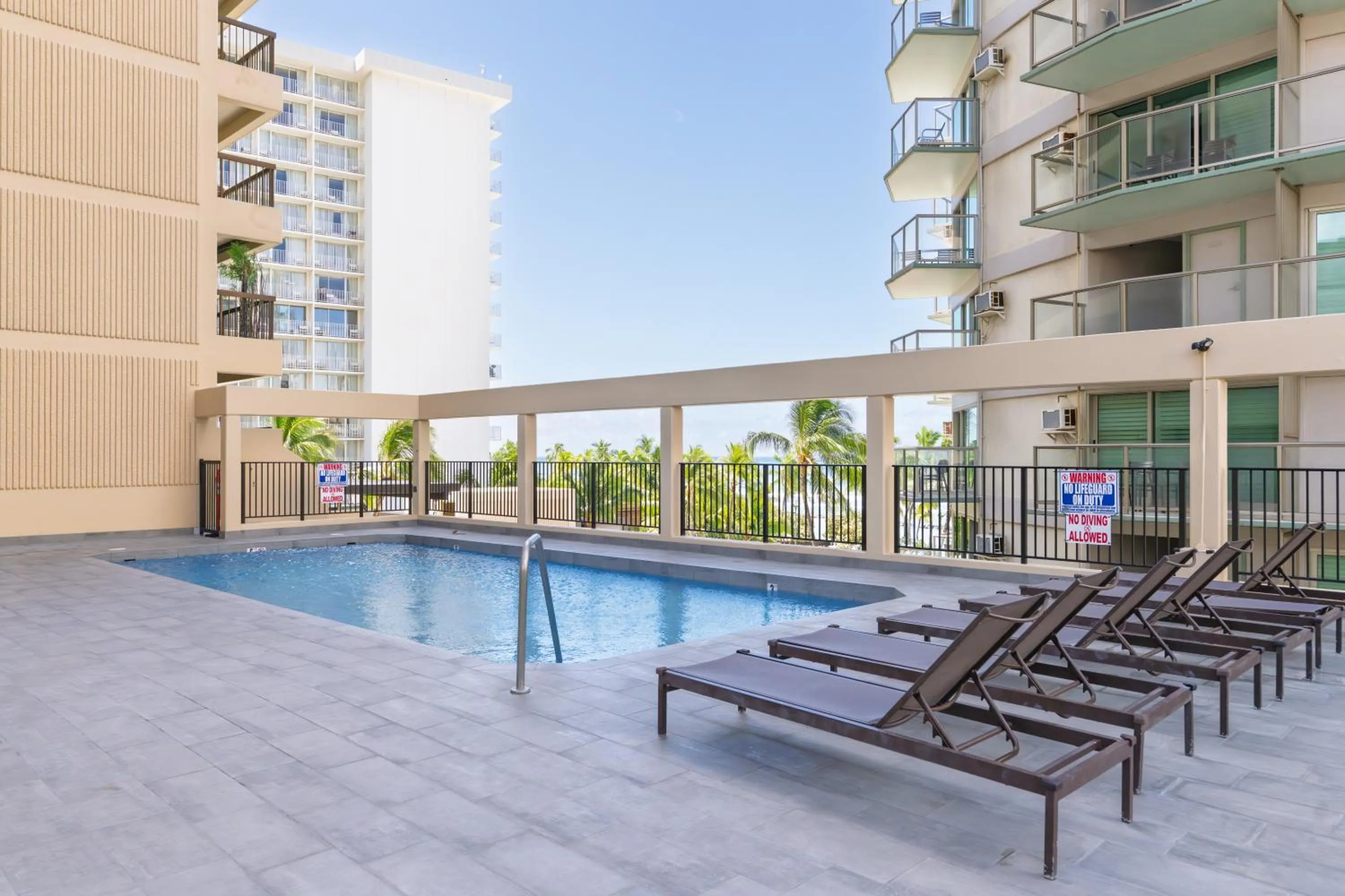Spacious Waikiki Beach 2BR-Ocean View-Free Parking