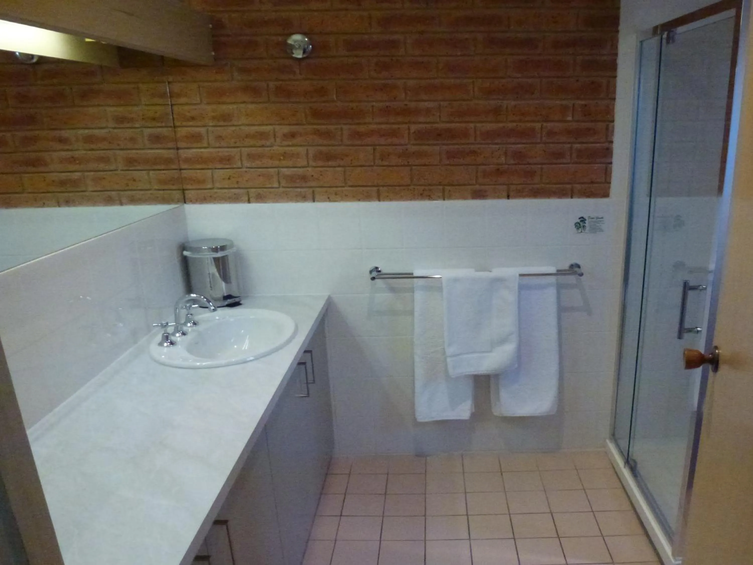Bathroom in Colonial Motor Inn Bairnsdale Golden Chain Property