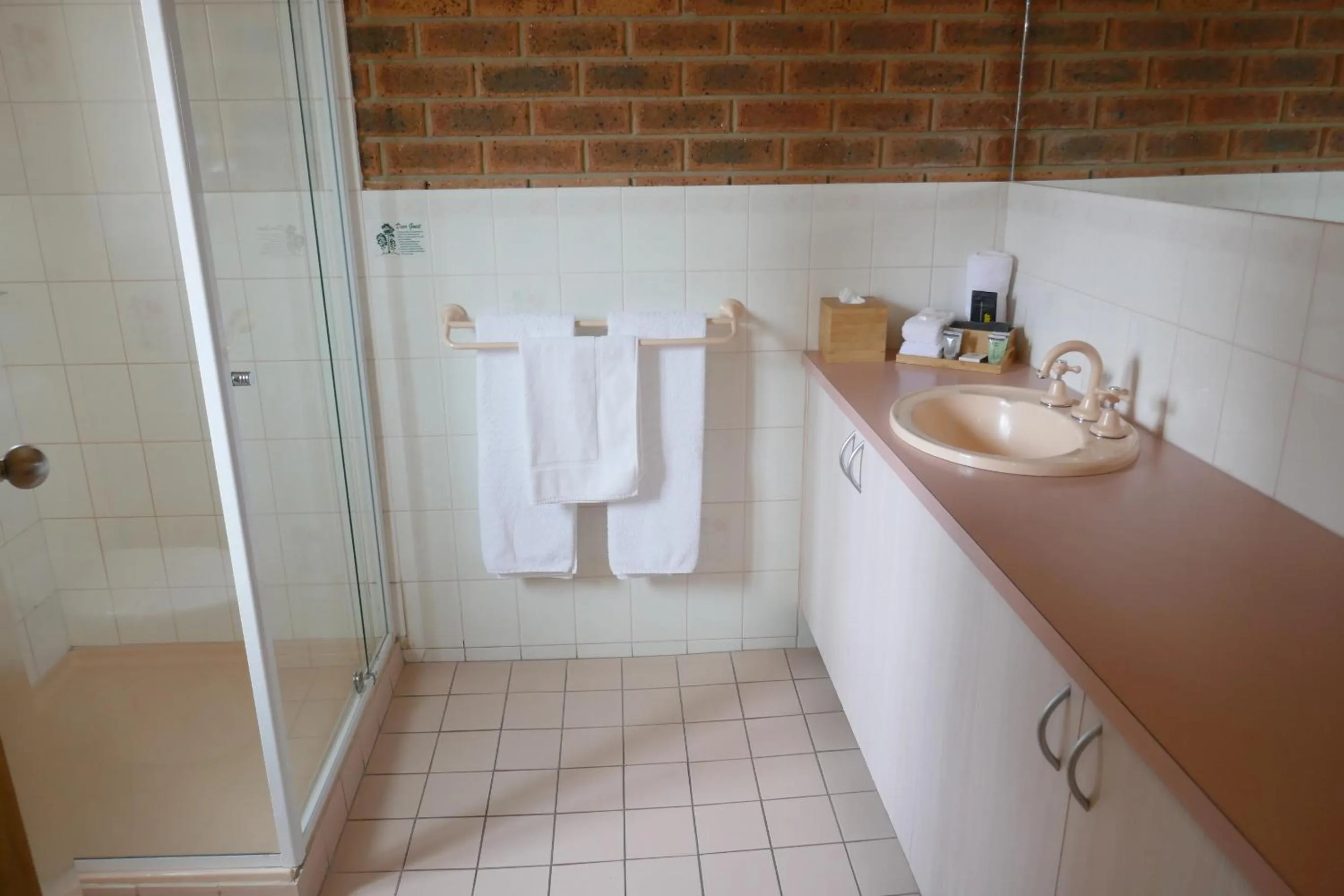 Bathroom in Colonial Motor Inn Bairnsdale Golden Chain Property