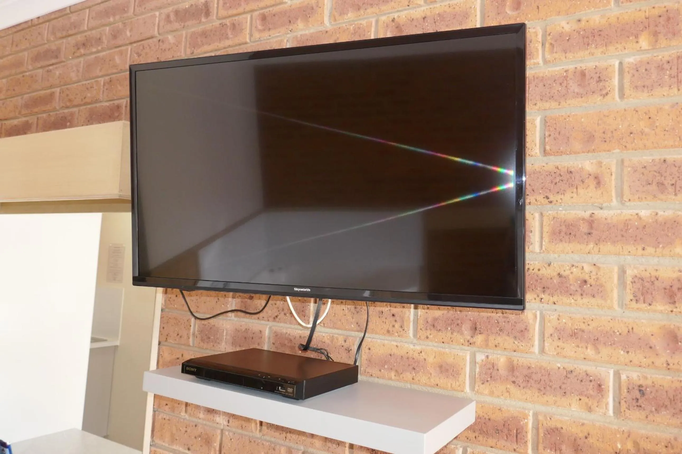 TV and multimedia in Colonial Motor Inn Bairnsdale Golden Chain Property