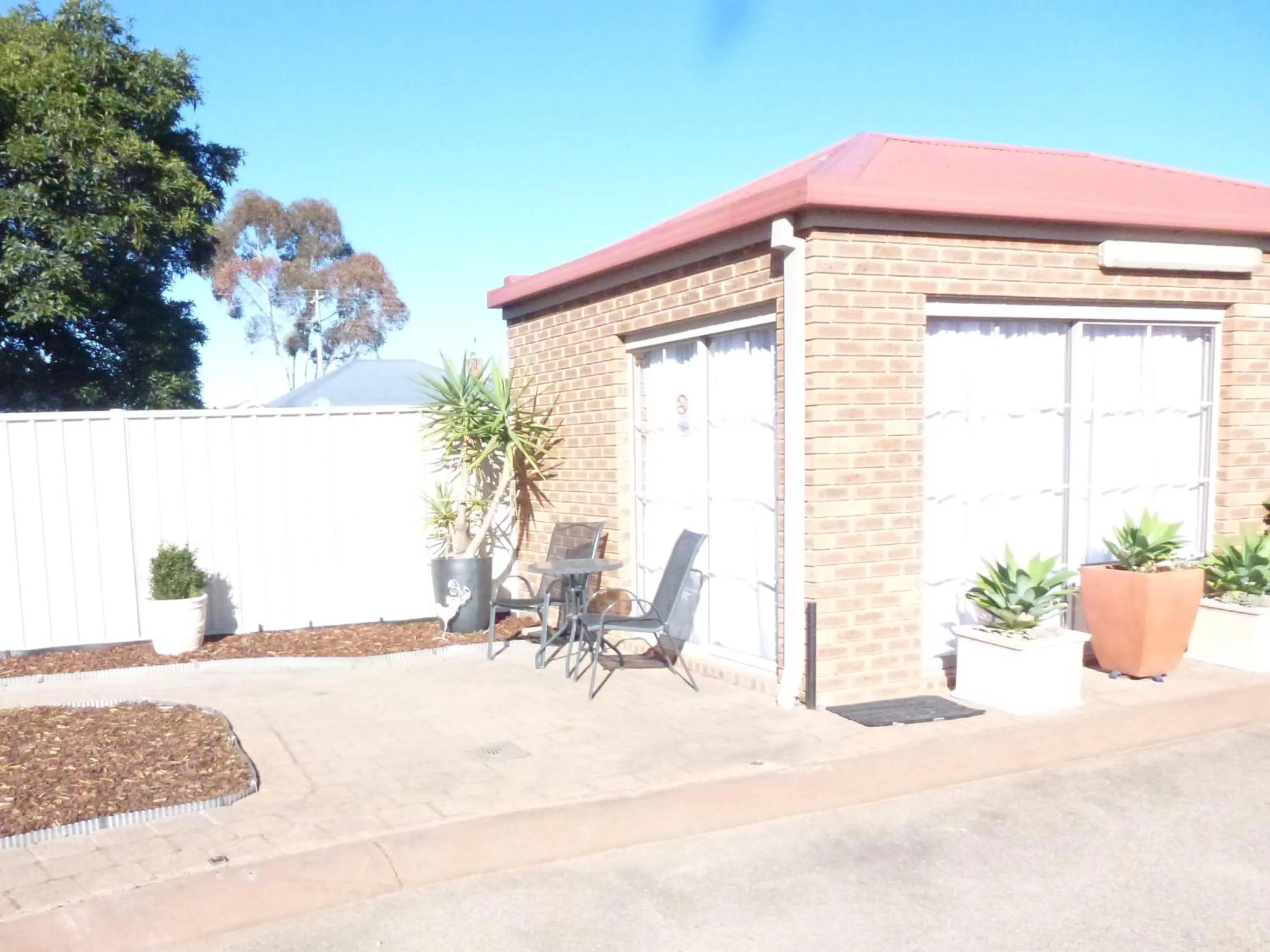 Property building in Colonial Motor Inn Bairnsdale Golden Chain Property