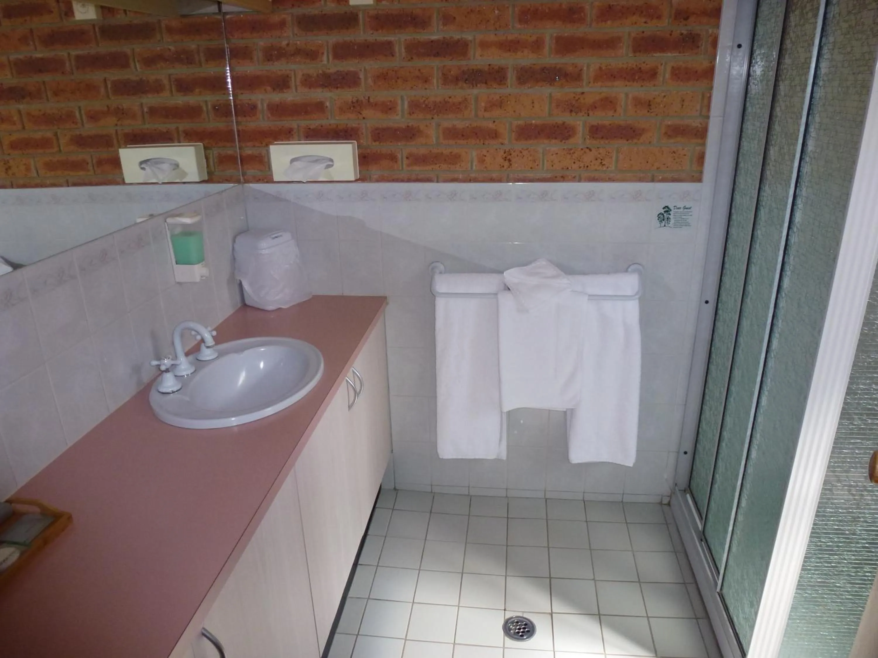 Bathroom in Colonial Motor Inn Bairnsdale Golden Chain Property