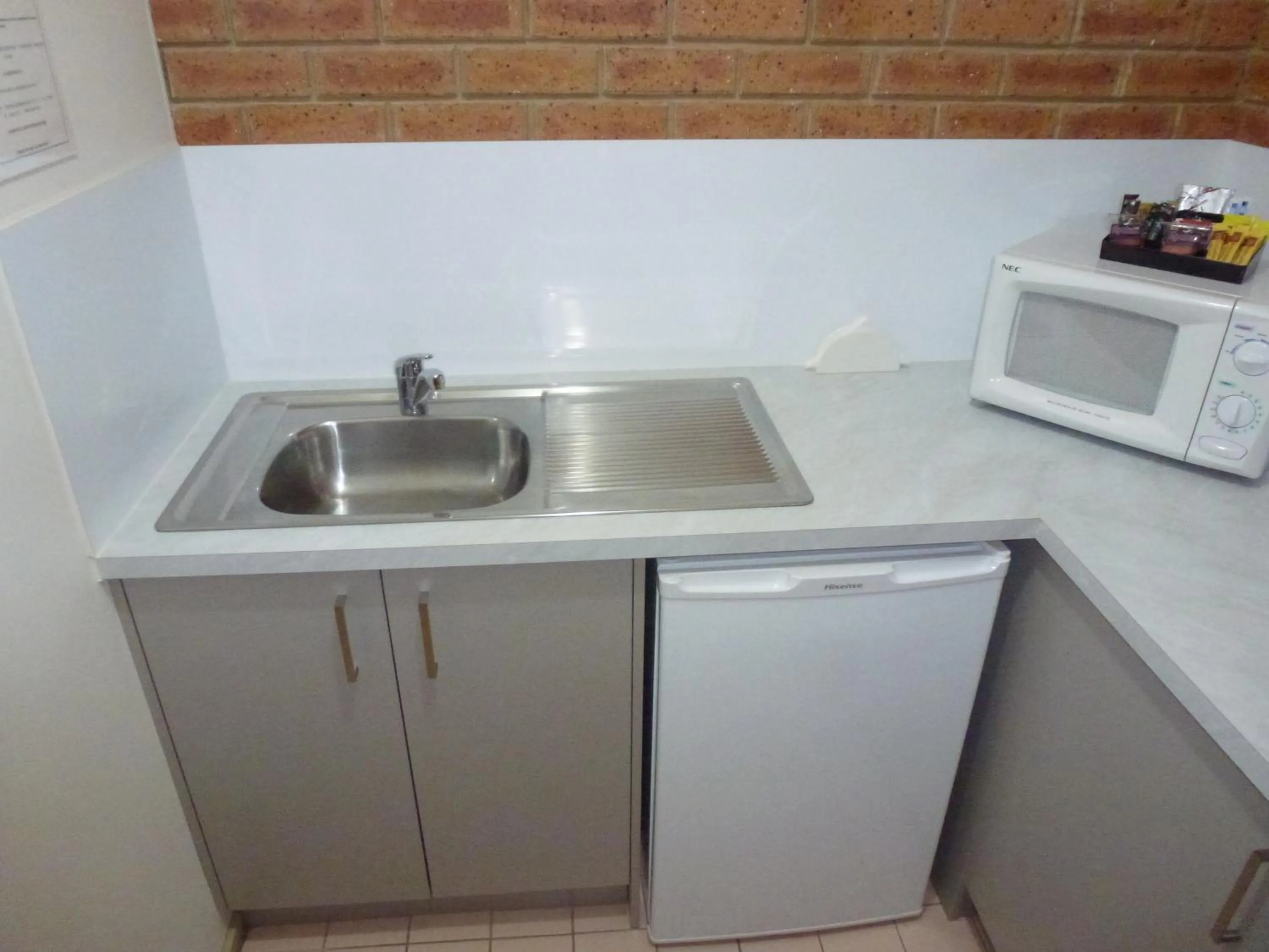 Kitchen or kitchenette in Colonial Motor Inn Bairnsdale Golden Chain Property