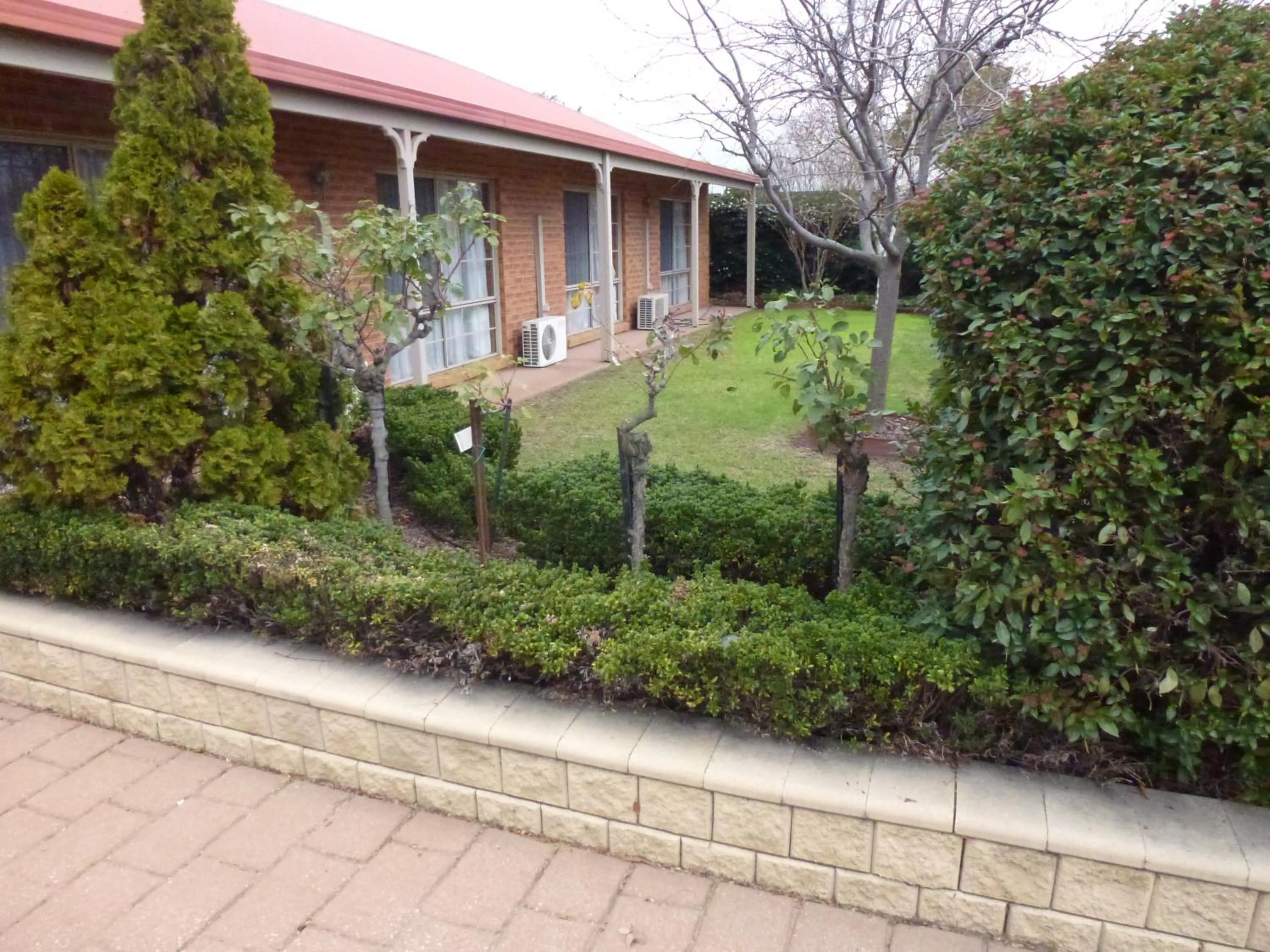 Garden in Colonial Motor Inn Bairnsdale Golden Chain Property