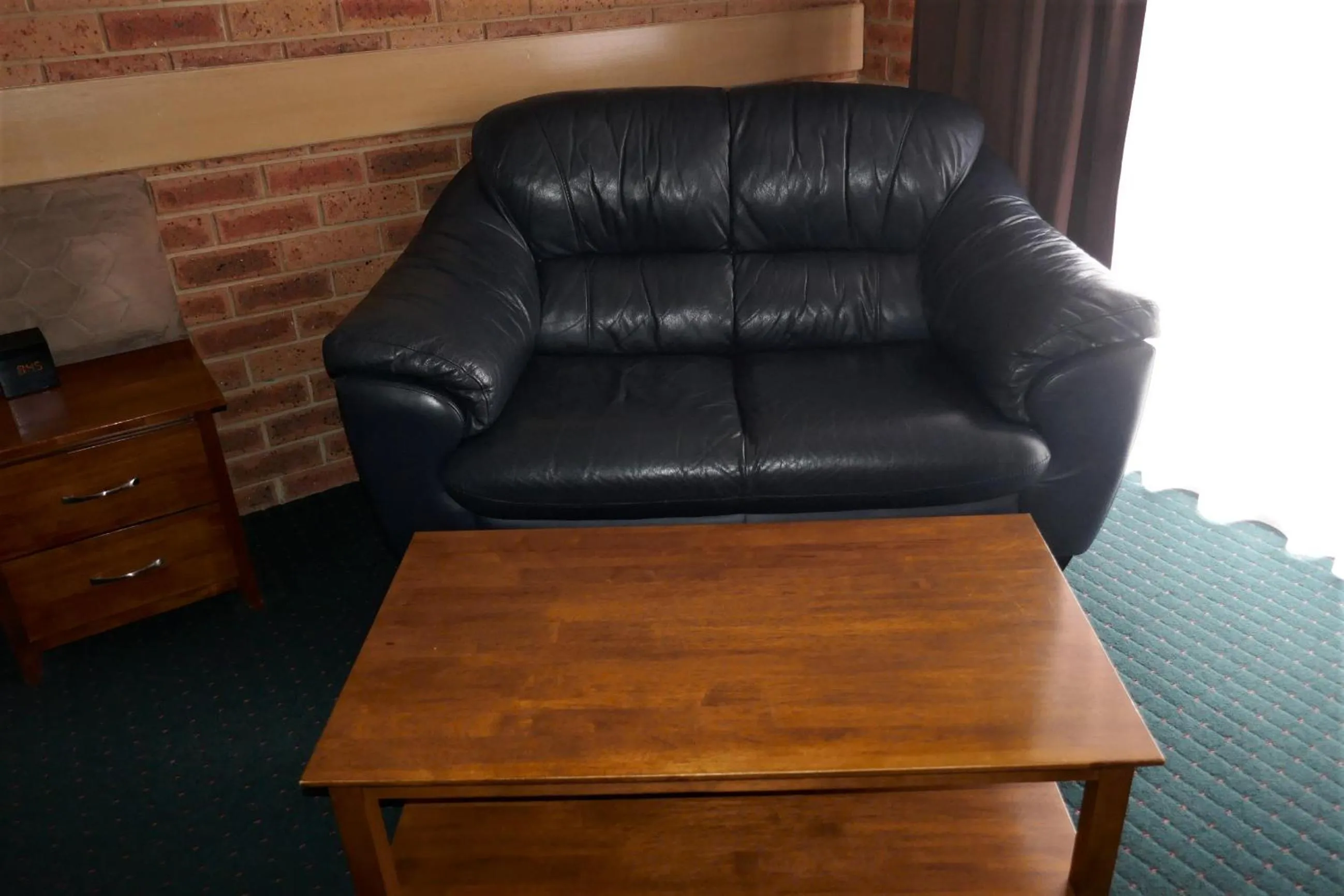 Seating area in Colonial Motor Inn Bairnsdale Golden Chain Property