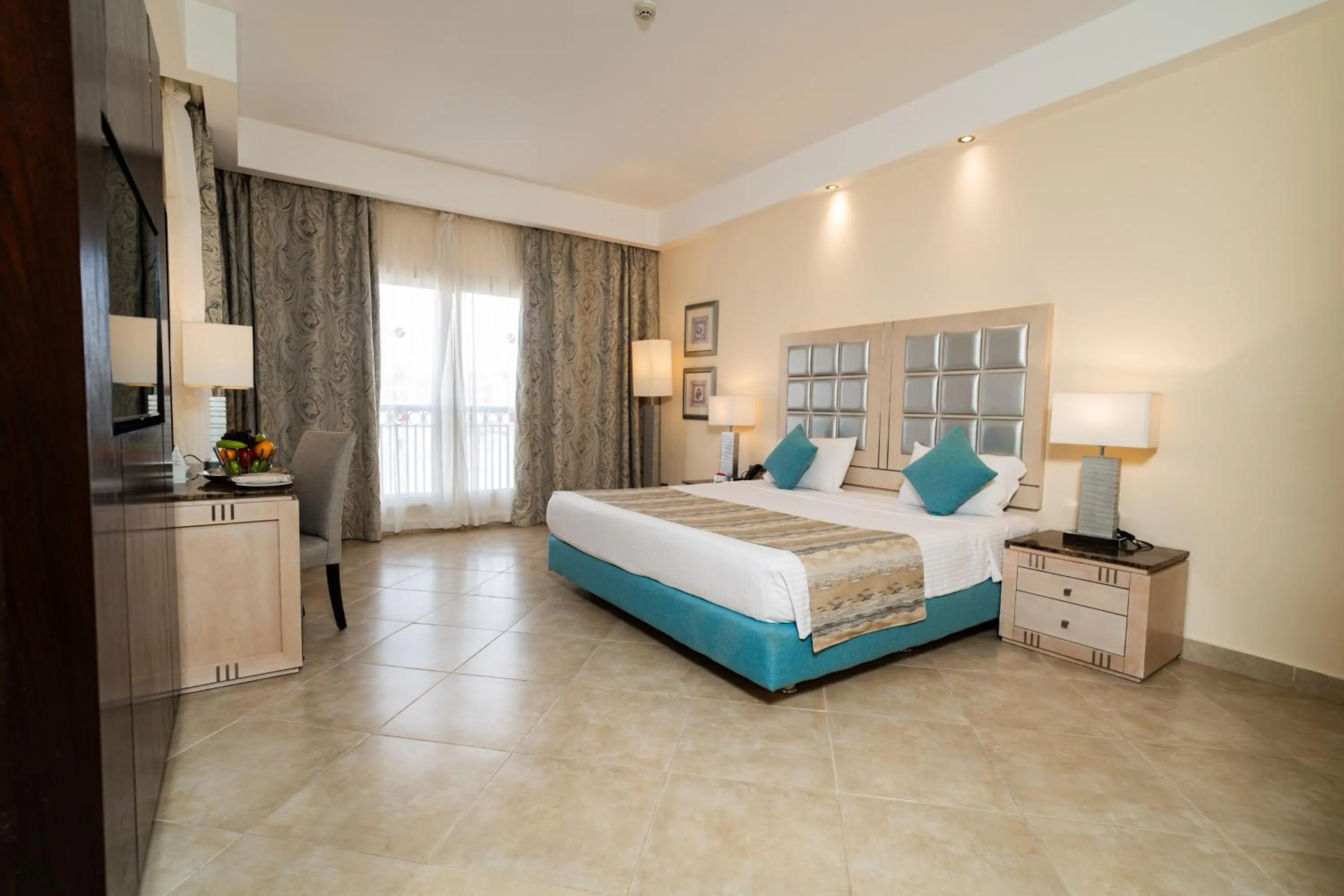 Bedroom, Bed in Tropitel Sahl Hasheesh