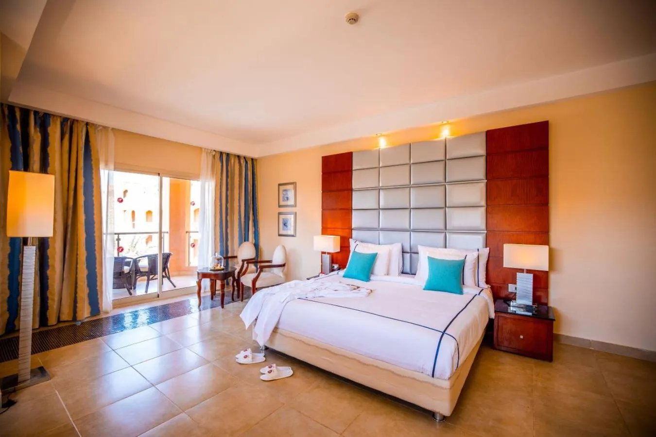 Bedroom, Bed in Tropitel Sahl Hasheesh
