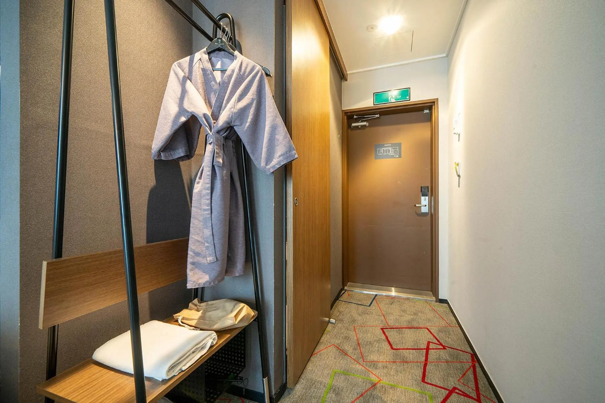 wardrobe in South Vandeco Hotel