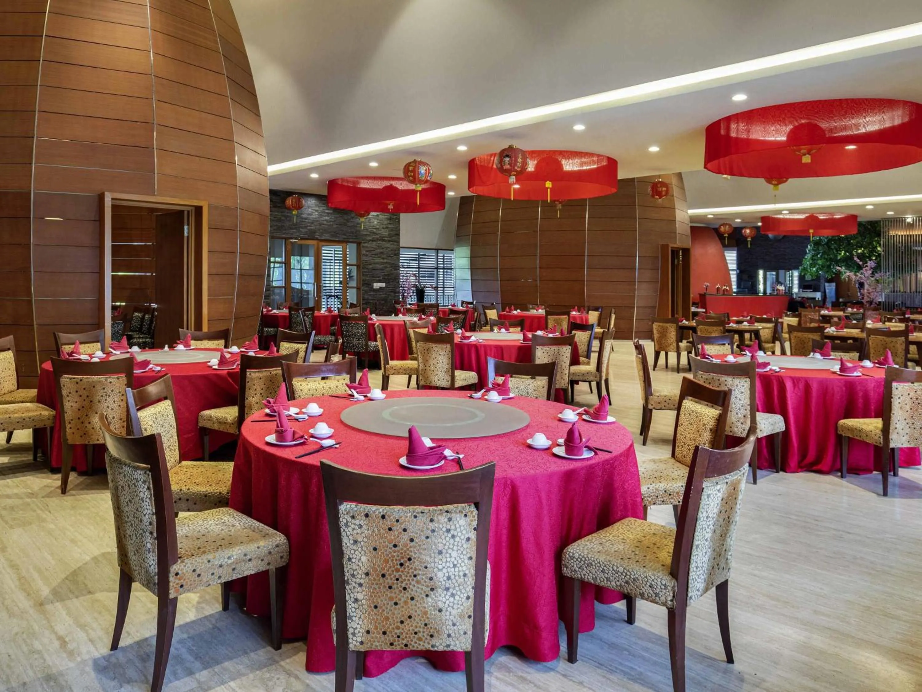 Restaurant/places to eat in Novotel Palembang