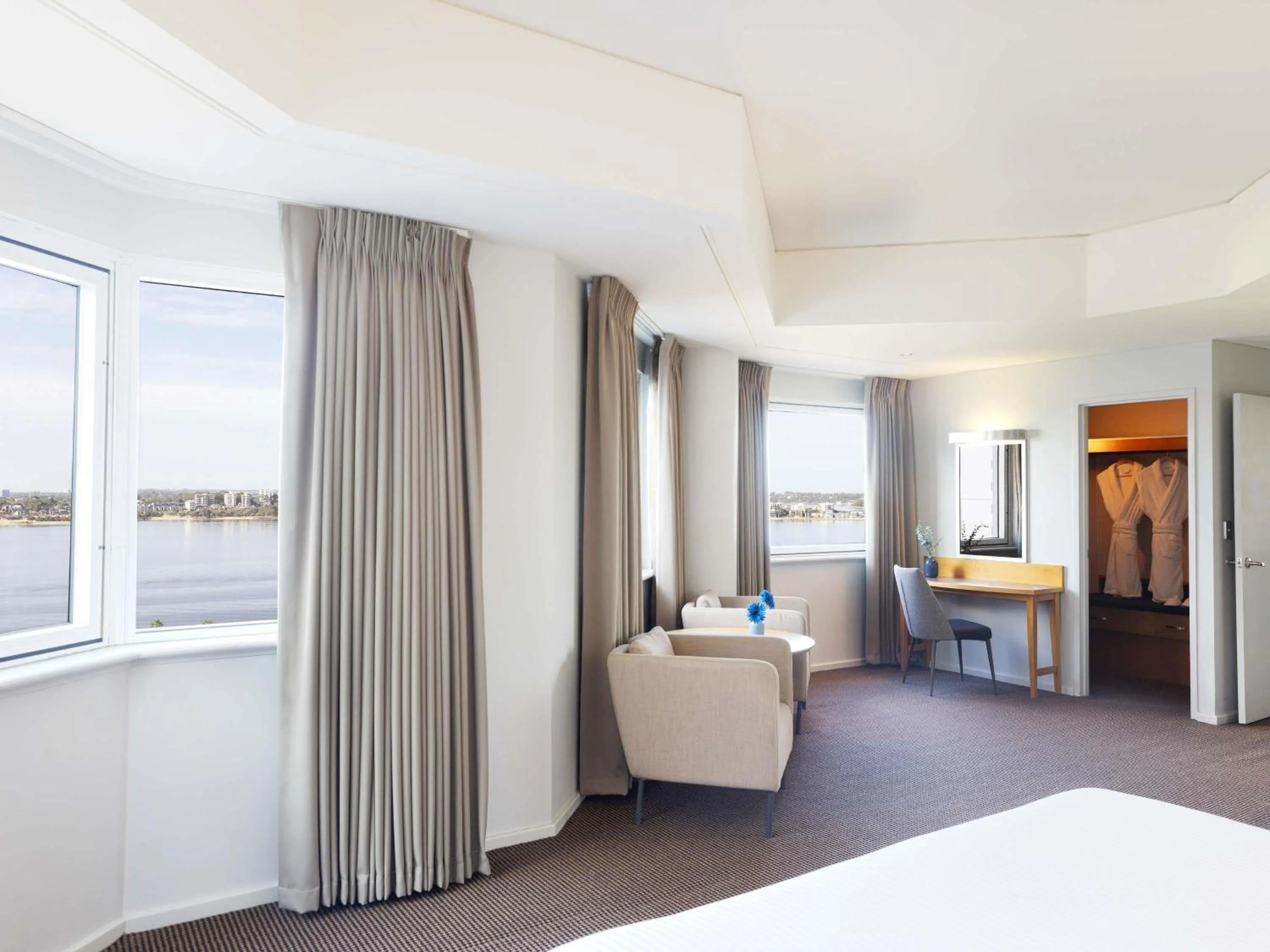 Bedroom, Bed in Novotel Perth Langley