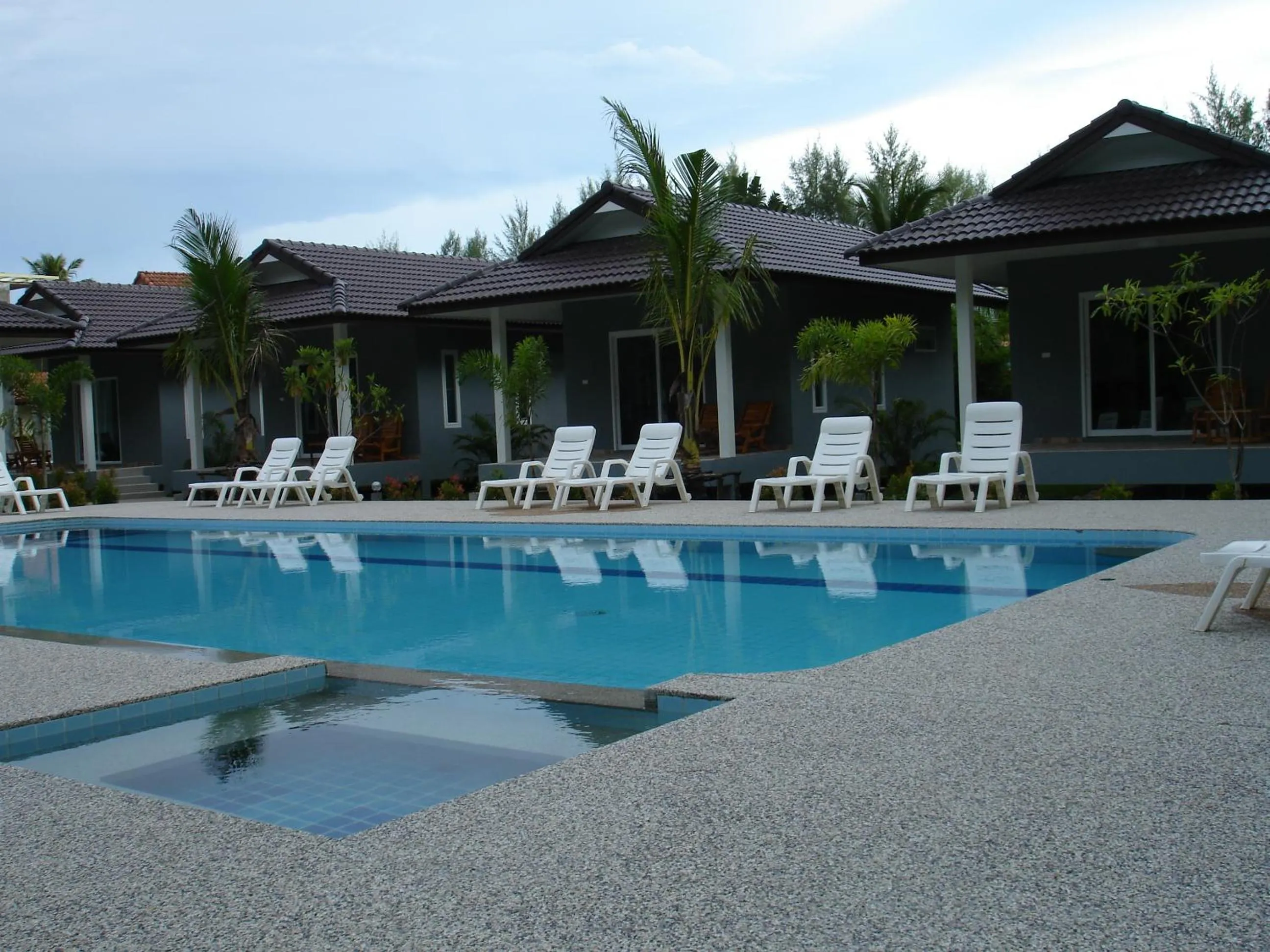 Swimming pool in Cousin Resort Koh Kho Khao Beach