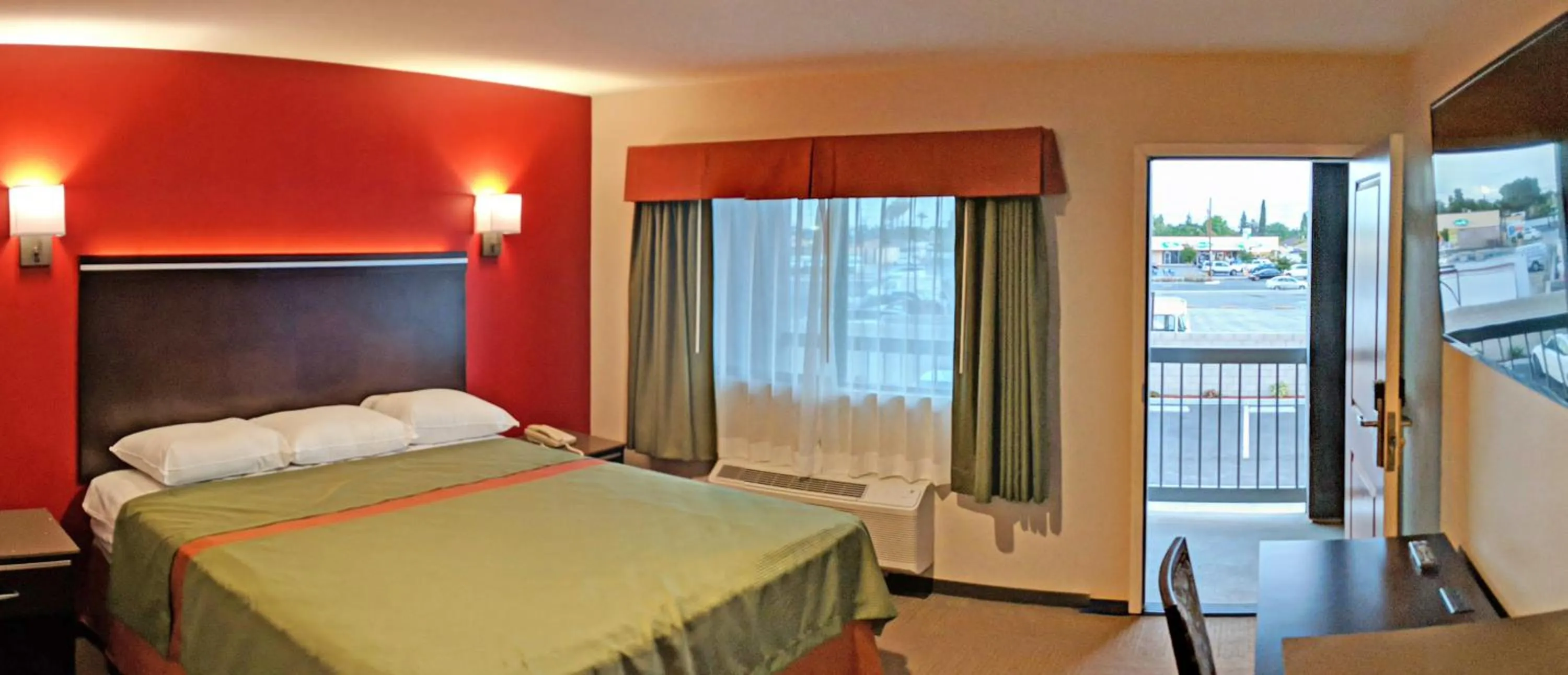 Balcony/Terrace, Bed in Epic Hotel