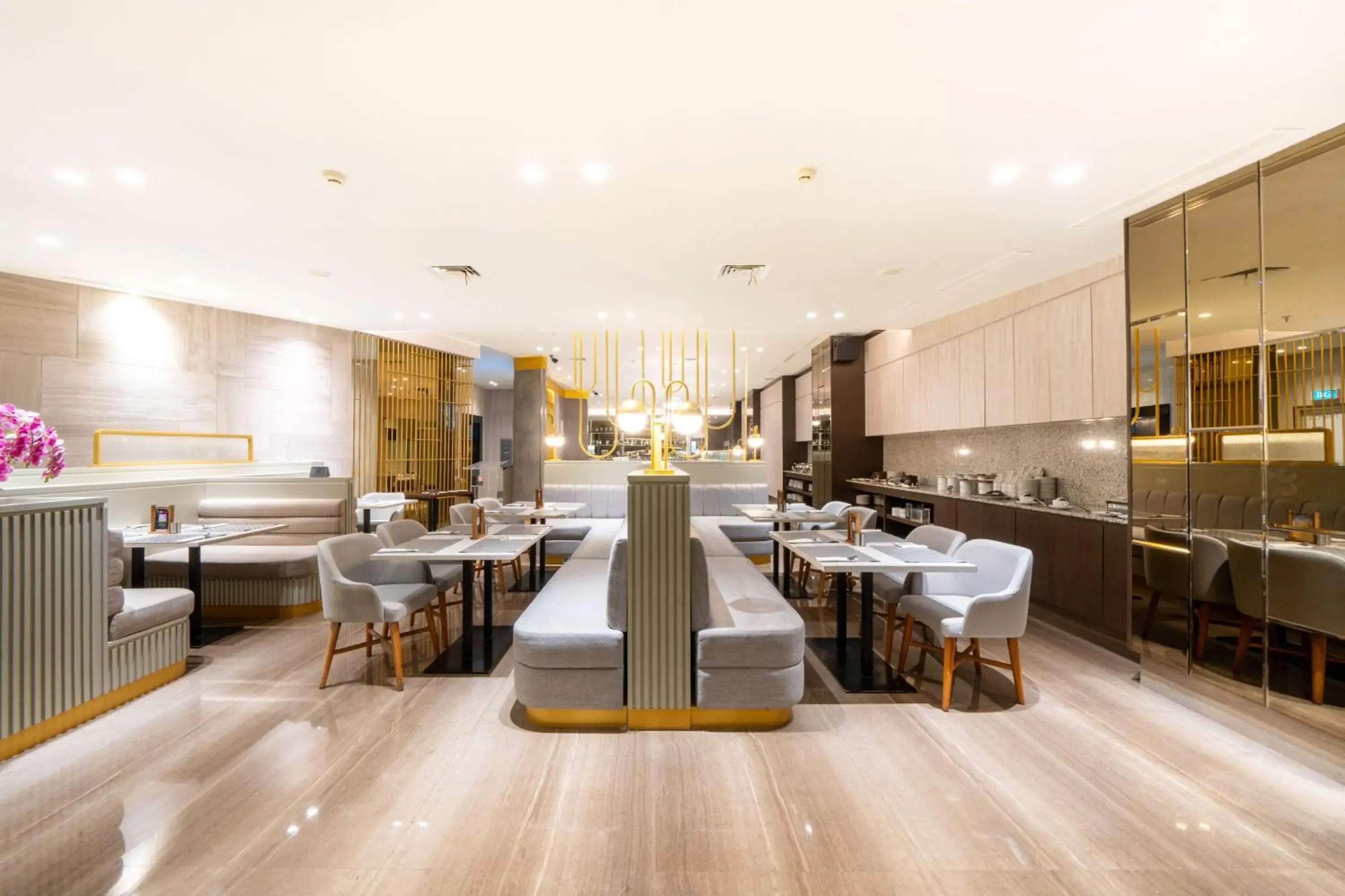 Restaurant/places to eat in Erian Hotel Restaurant/places to eat in Erian Hotel