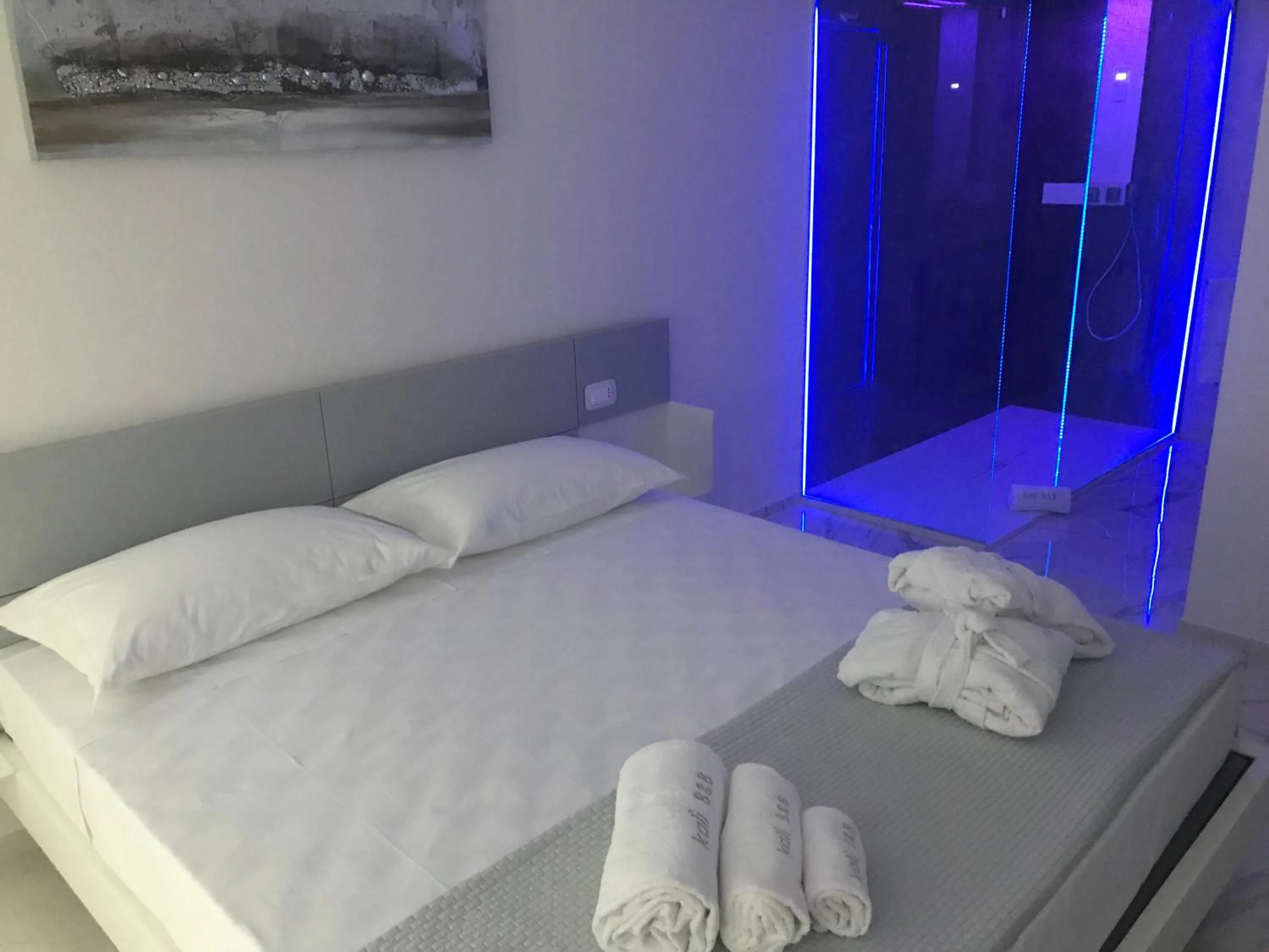 Property building, Bed in Kalì B&B