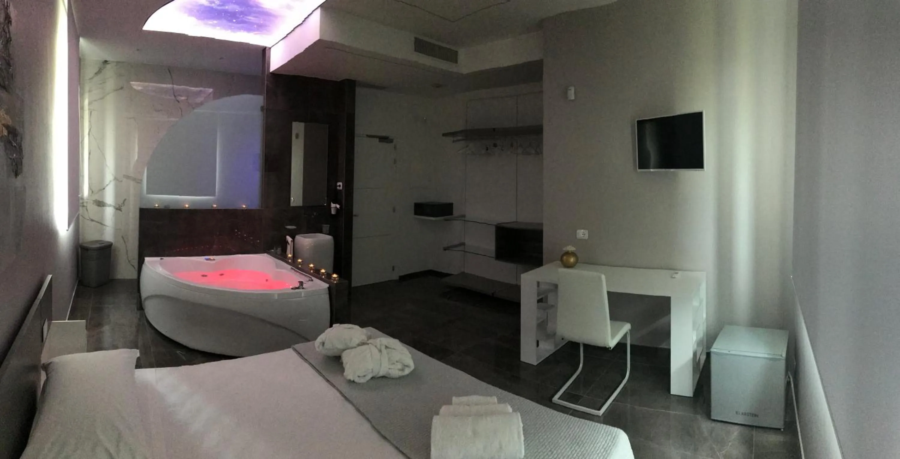 Property building, Bed in Kalì B&B